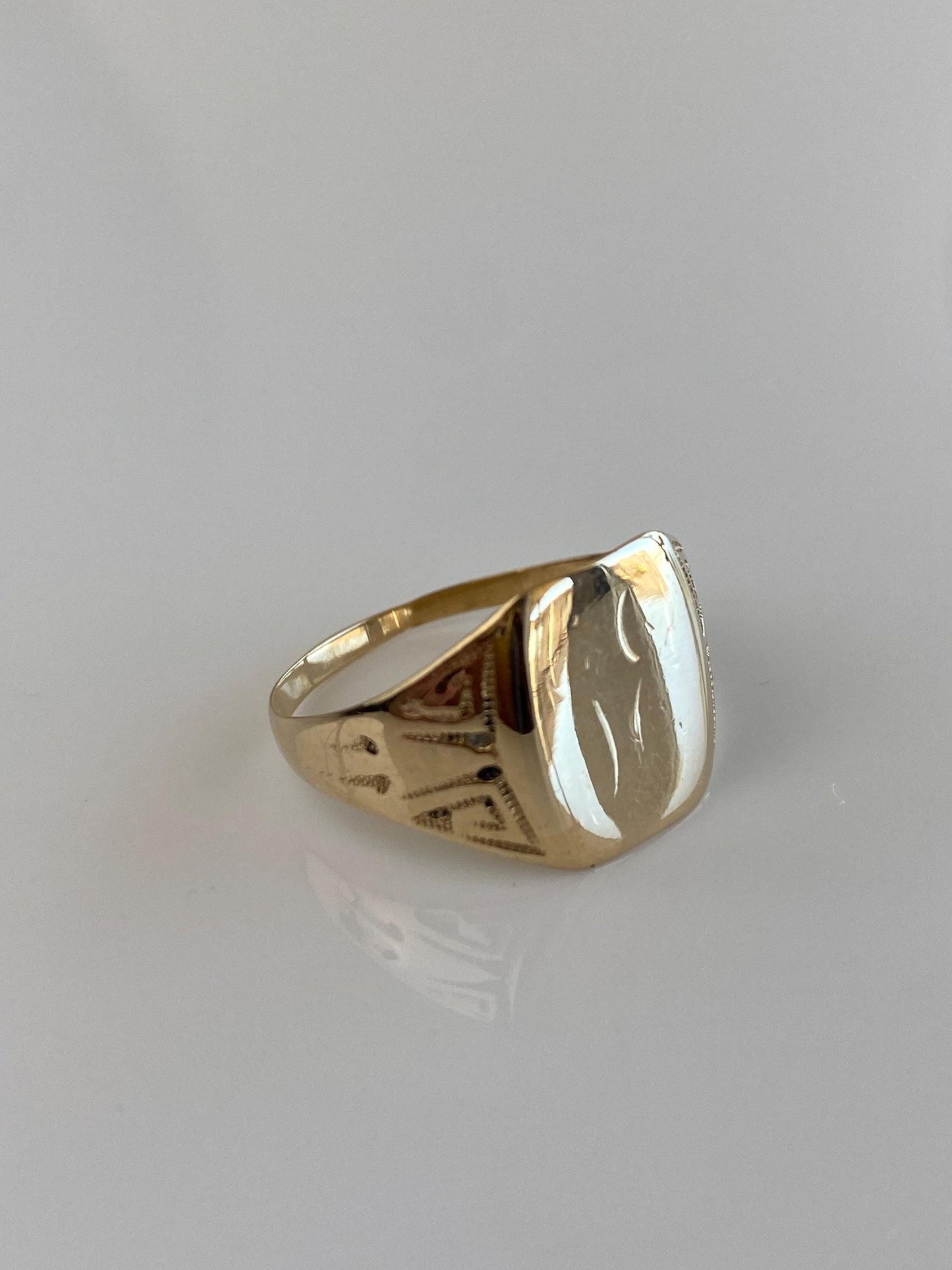 Vintage Solid 10k Yellow Gold Design Signet Ring - Size 9