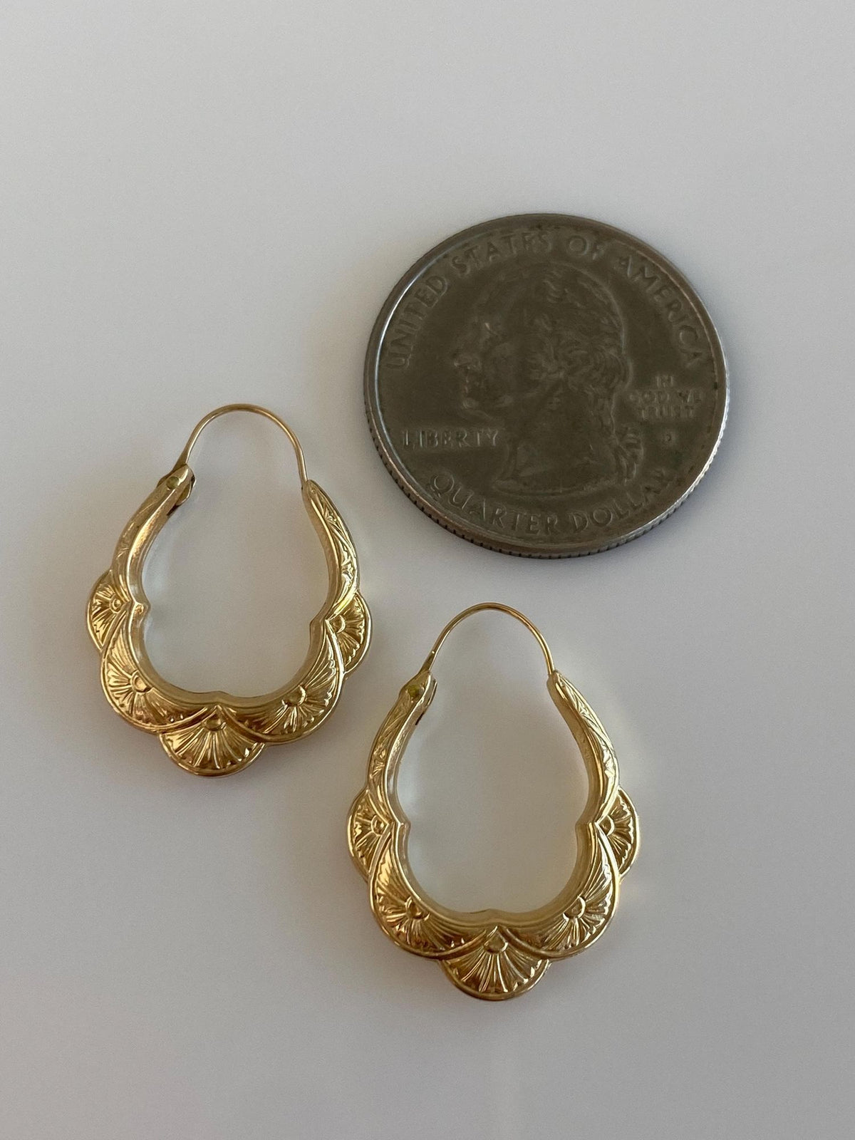 Vintage 14k Yellow Gold Art Nouveau Design Scalloped Hoop Earrings