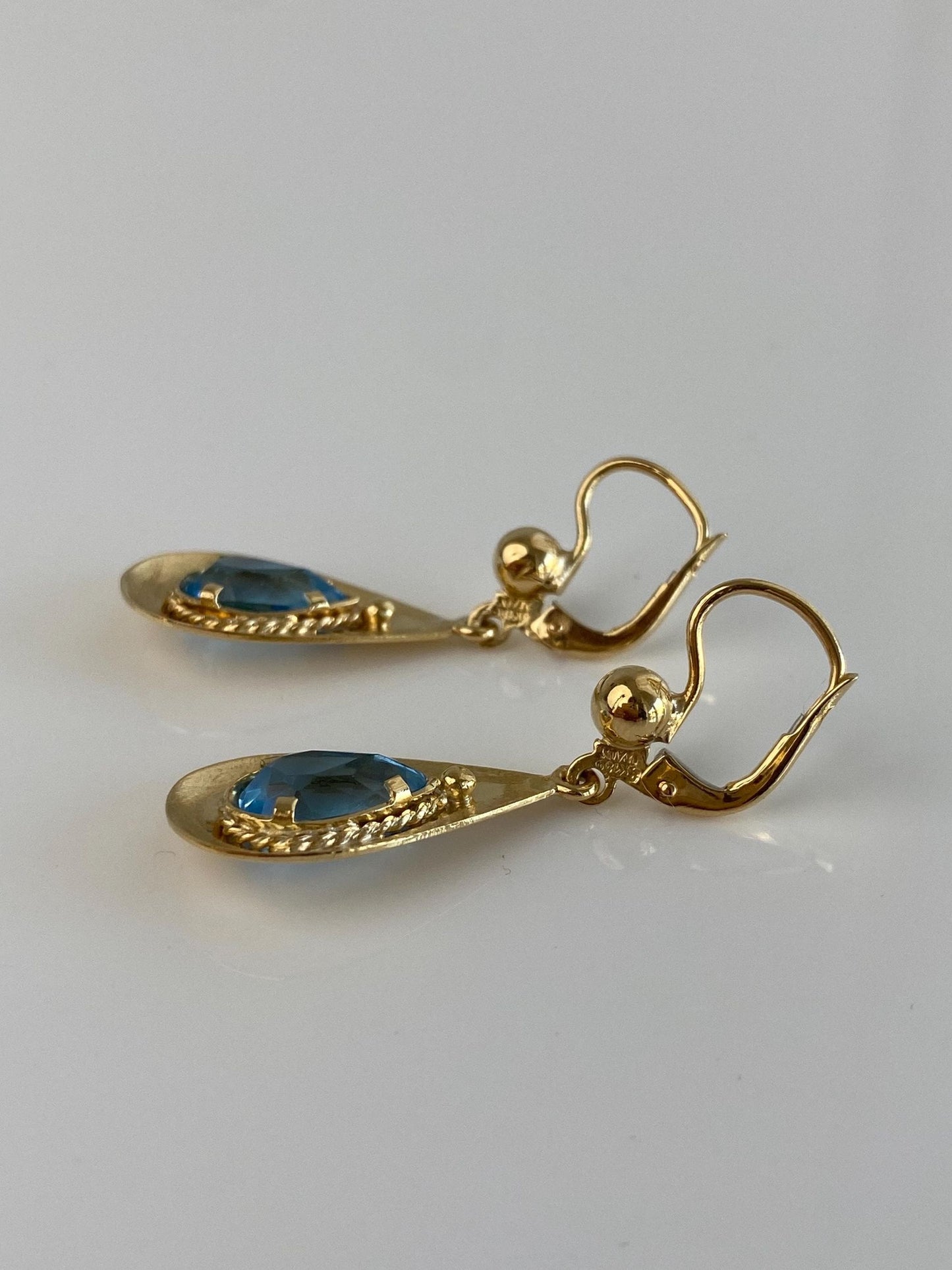 Vintage Solid 18k Yellow Gold Blue Cubic Zirconia Teardrop Dangle Earrings