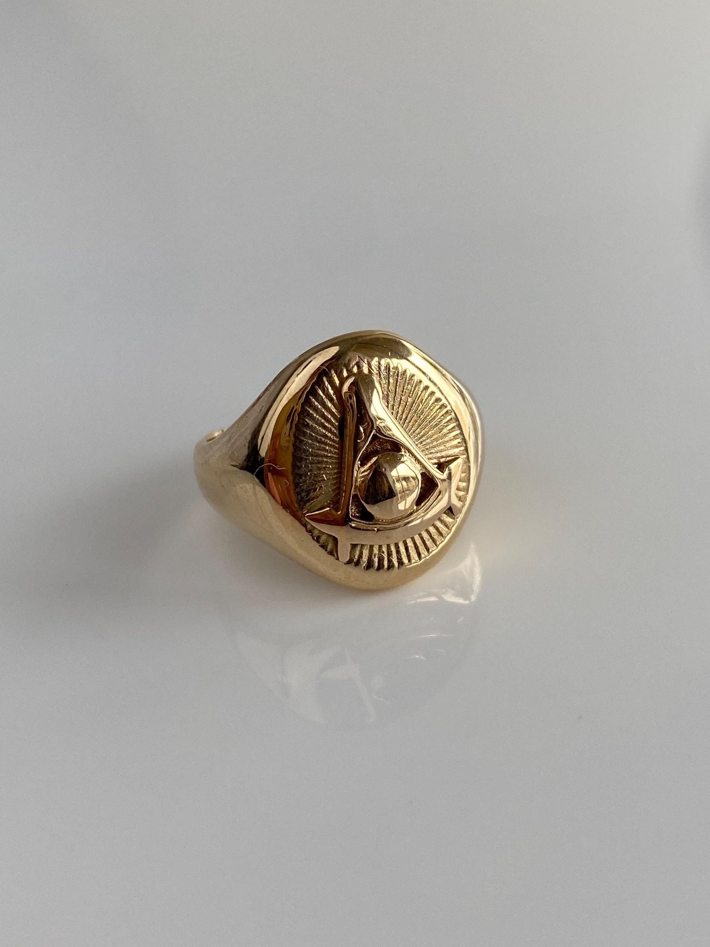 Vintage Solid 14k Yellow Gold Engine Turned Freemason Signet Ring - Size 5.25