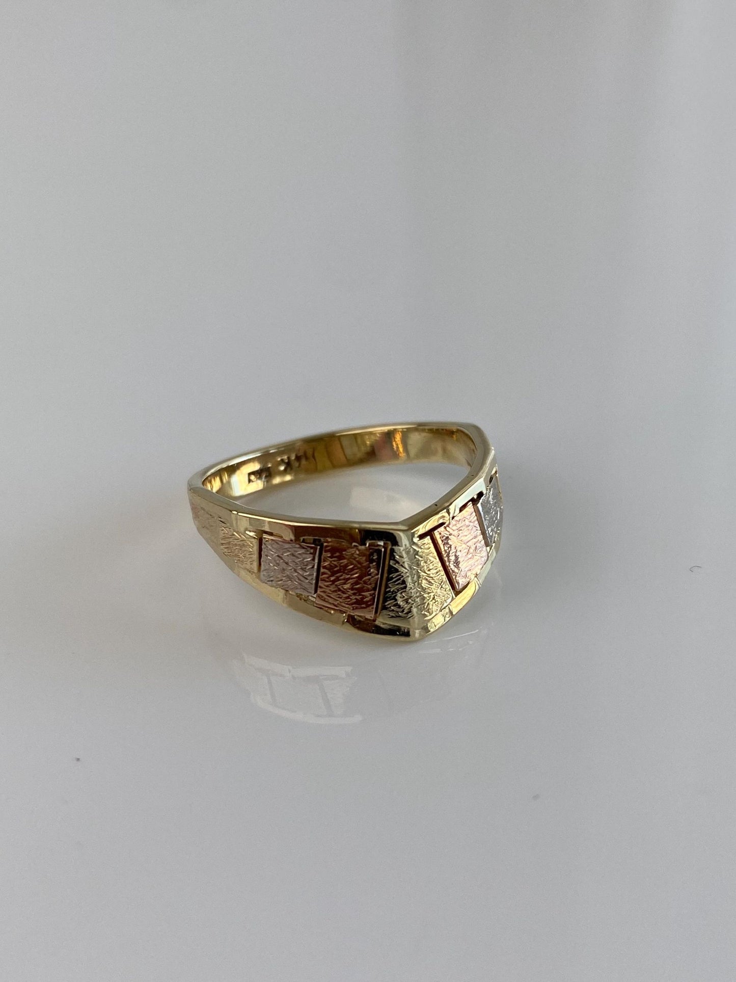Vintage Solid 14k Tri Tone Gold Chevron Ring - Size 7.25