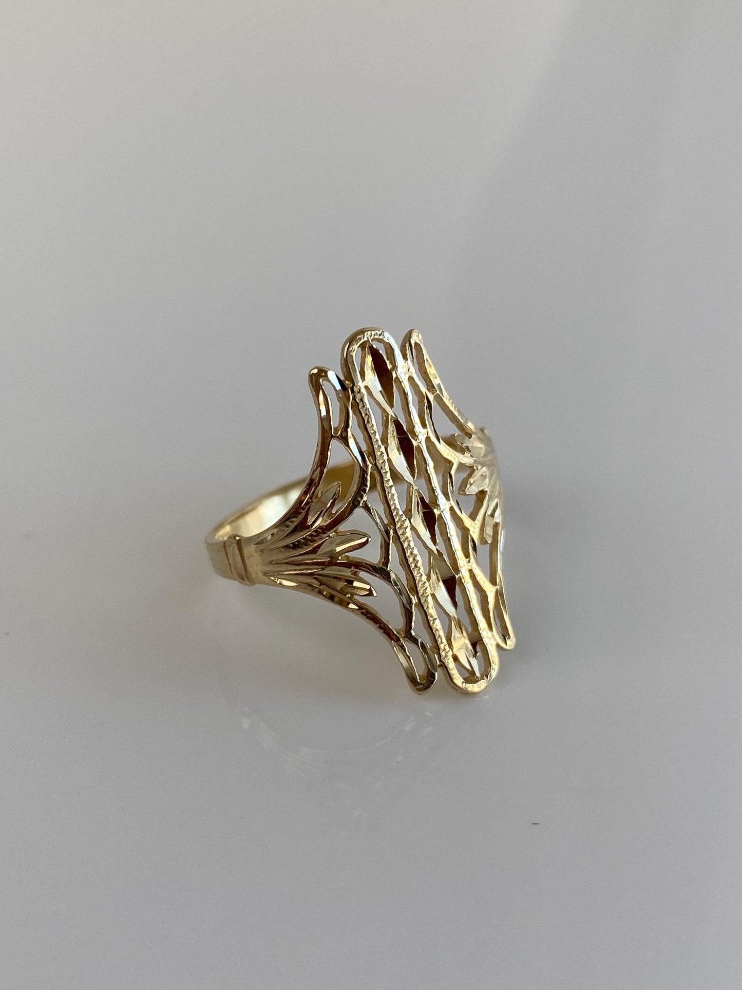 Vintage Solid 14k Yellow Gold Diamond Cut Ring - Size 8.25