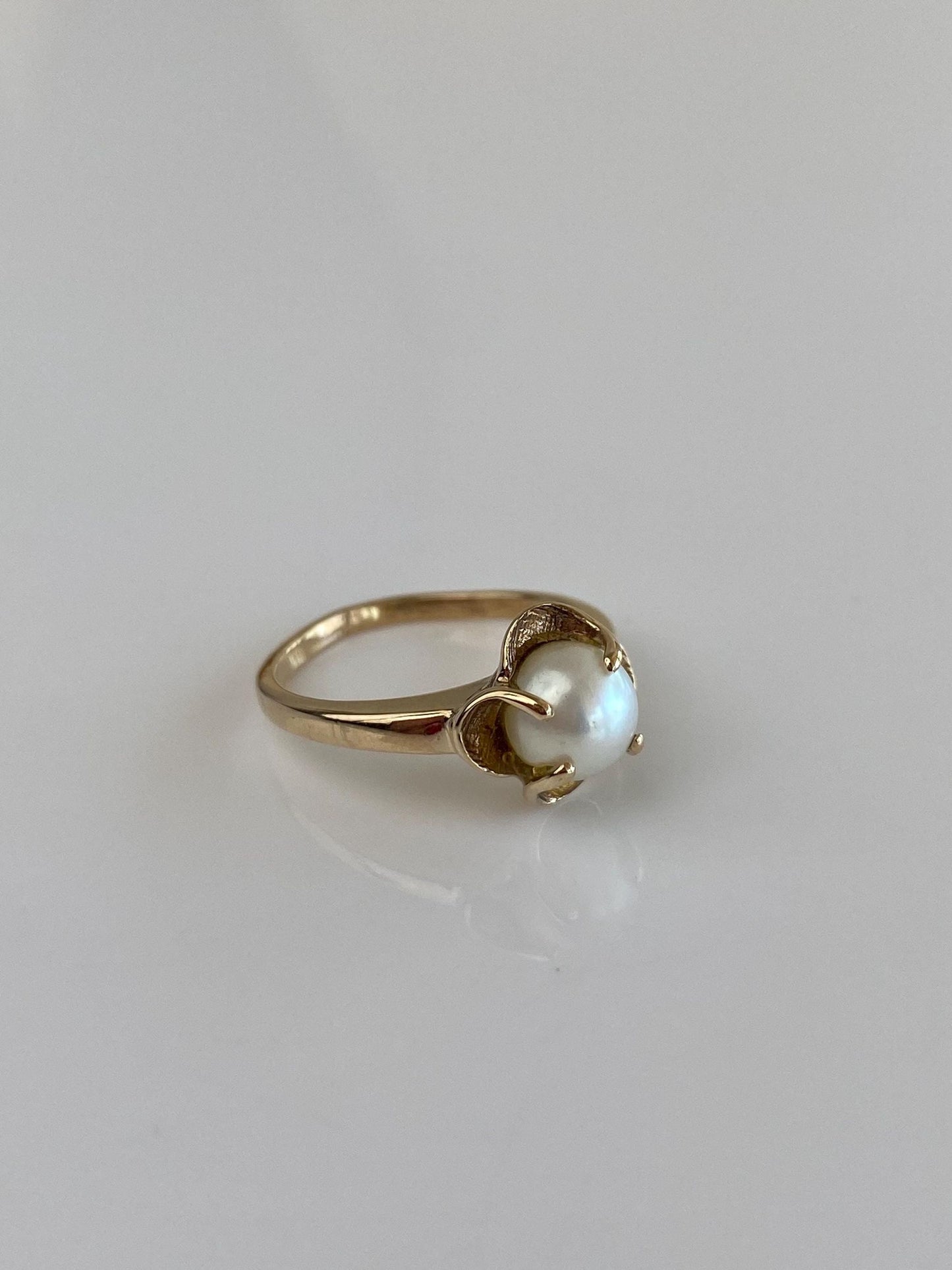 Vintage Solid 10k Yellow Gold Pearl Ring - Size 5.25