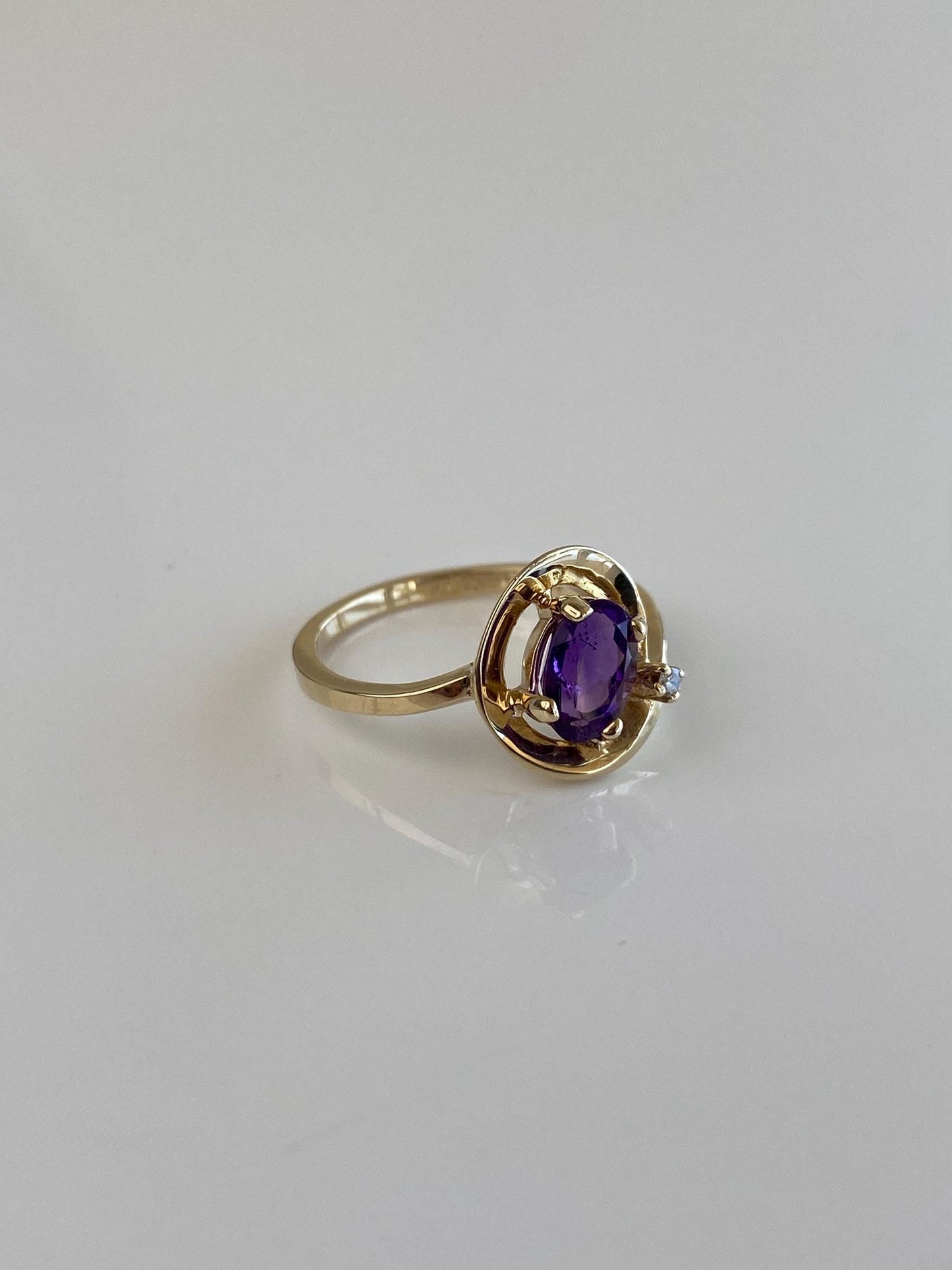 Vintage Solid 10k Yellow Gold Clear Sapphire Amethyst Ring - Size 5.75