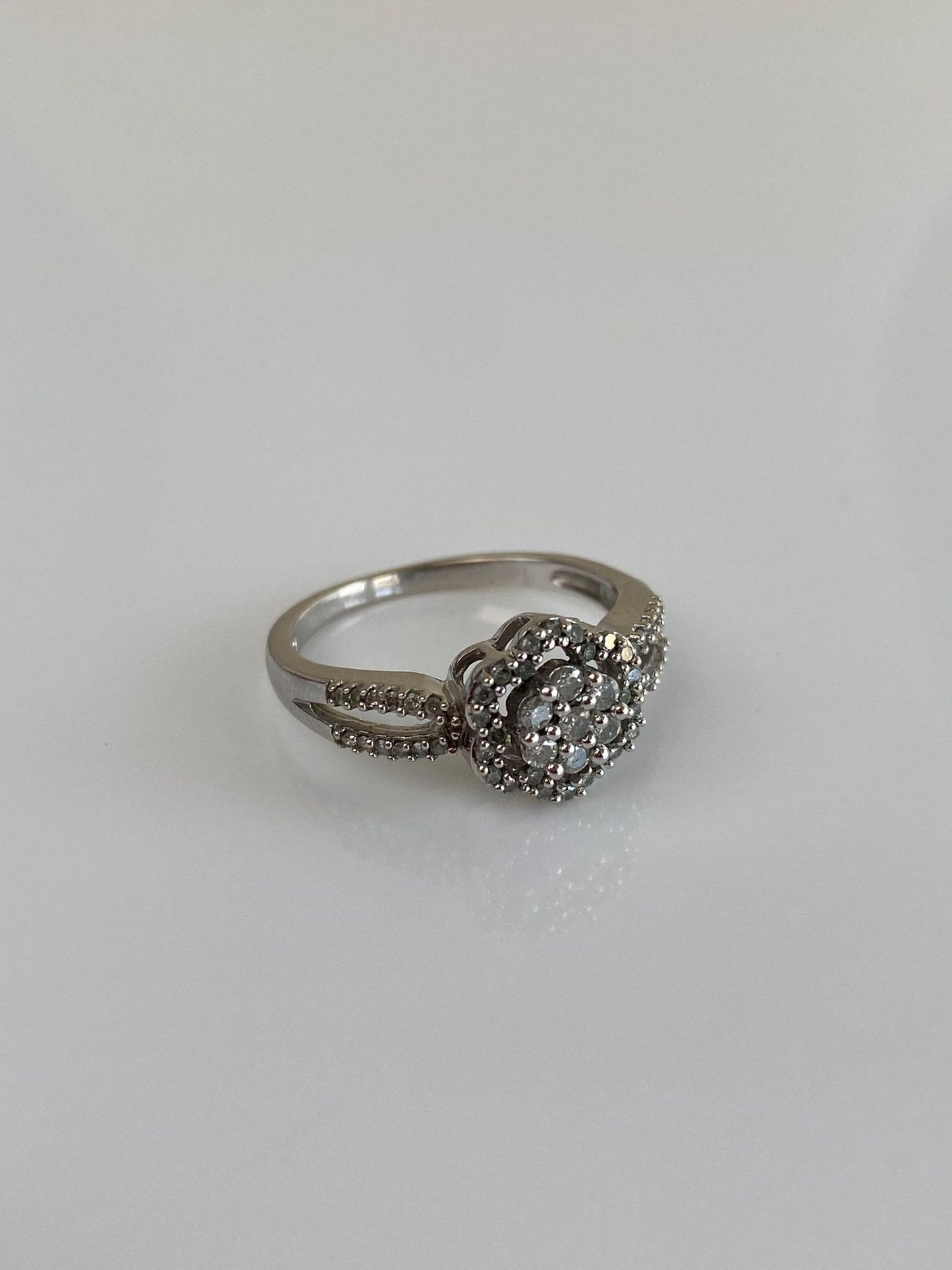 Vintage Solid 14k White Gold Diamond Cluster Flower Ring - Size 6.75