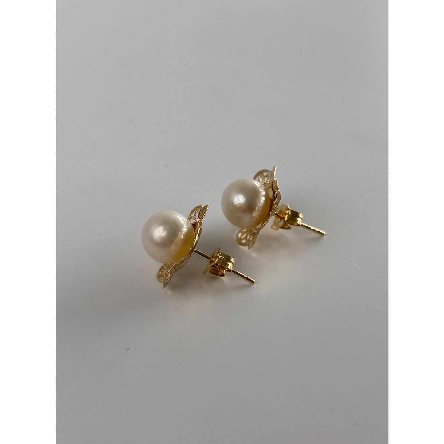 Vintage Solid 14k Yellow Gold Pearl Frilly Border Stud Earrings