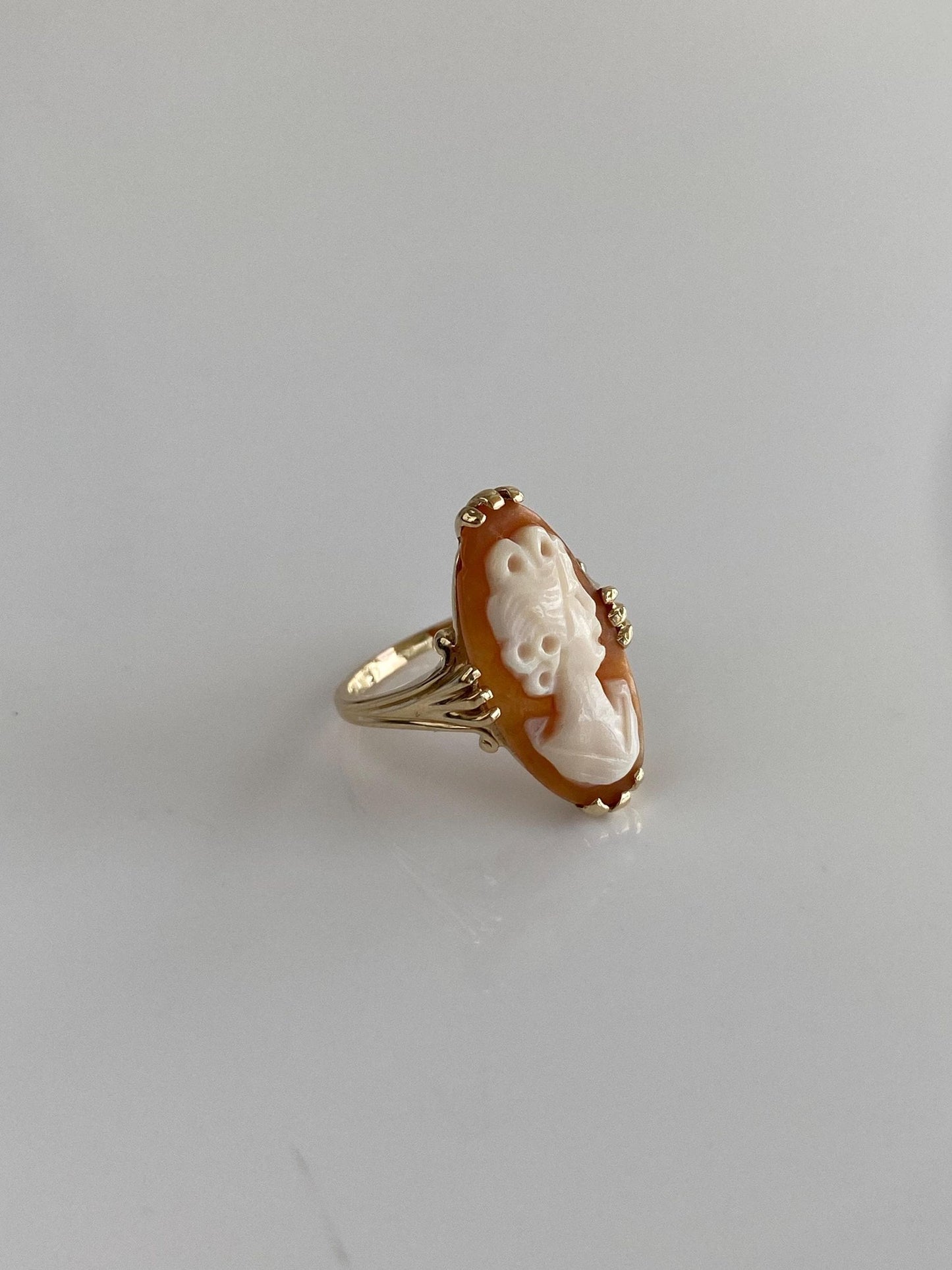 Vintage Solid 10k Yellow Gold Cameo Ring - Size 3