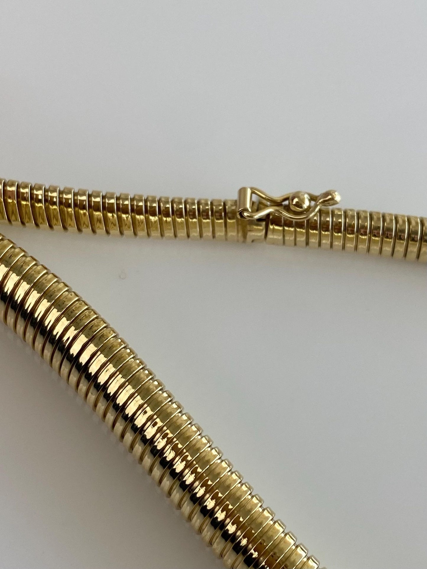Vintage Solid 14k Yellow Gold Stretchy Graduated Omega Chain Necklace - 16 inches