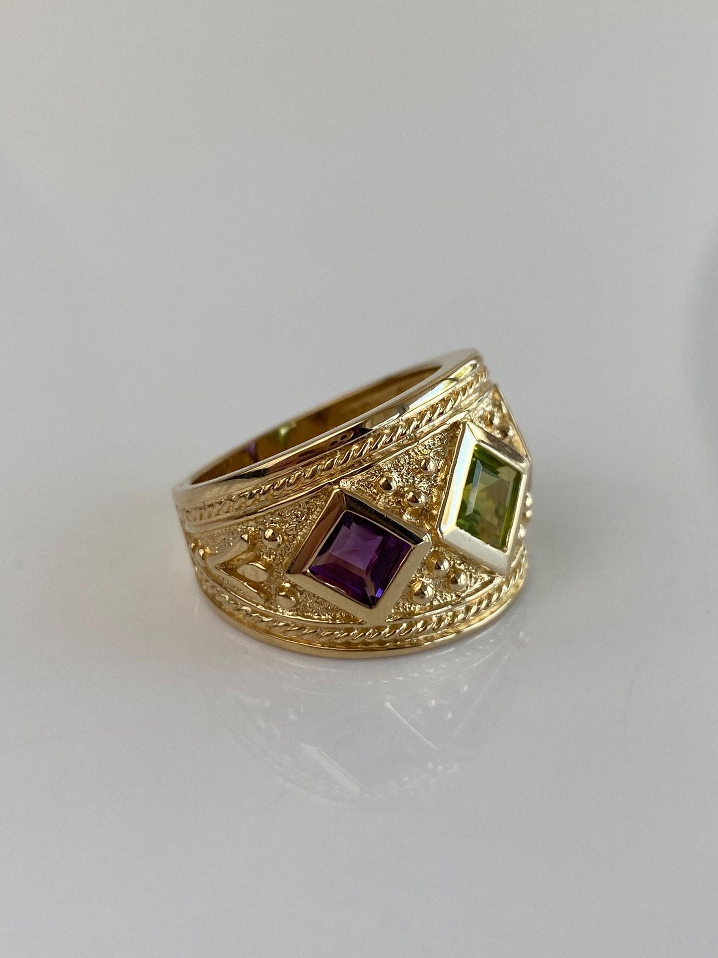 Vintage Solid 14k Yellow Gold Peridot Amethyst Designed Tapered Wide Ring Band - Size 6.75