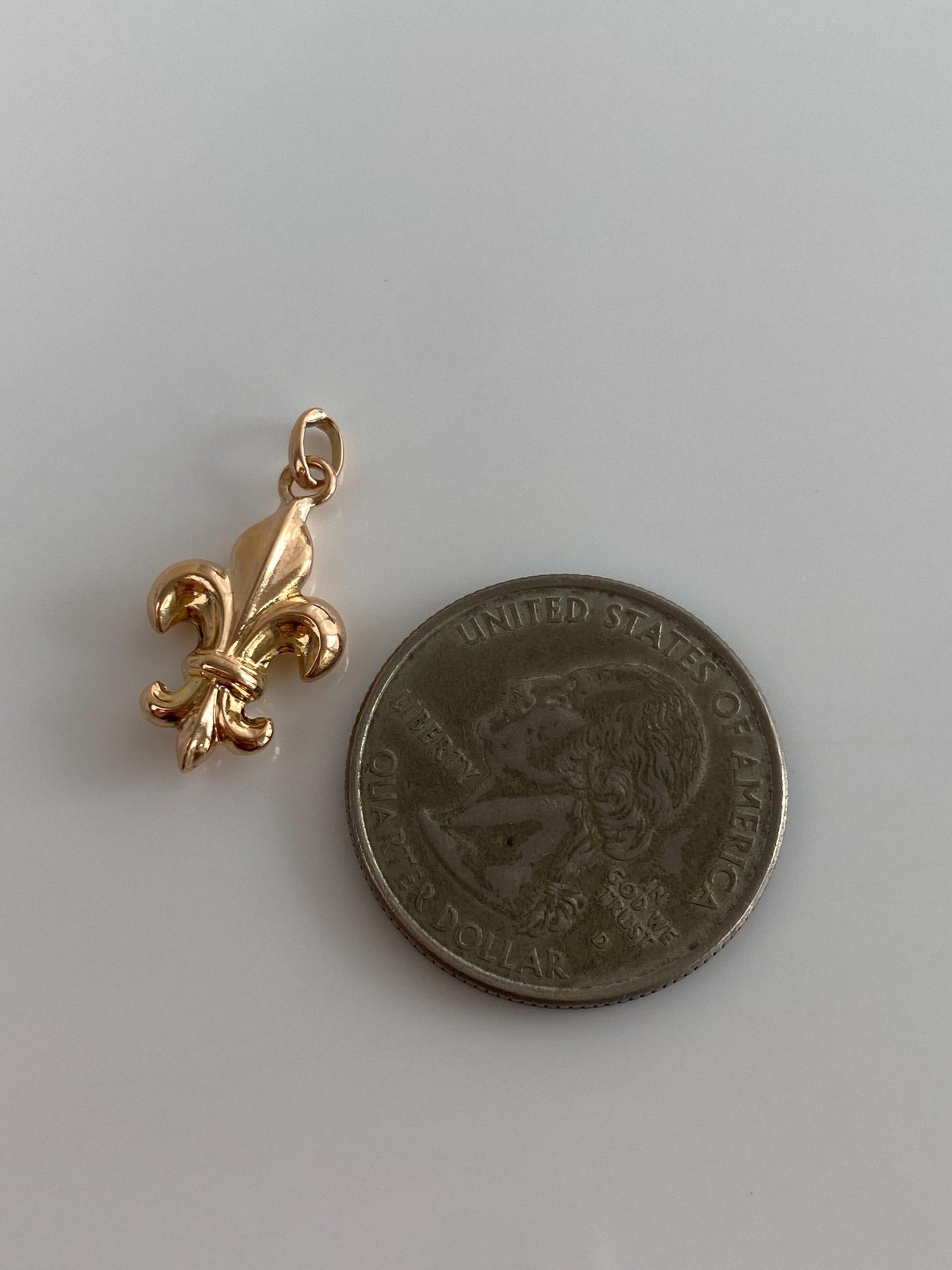 Vintage 18k Yellow Gold Fleur-de-lis Charm