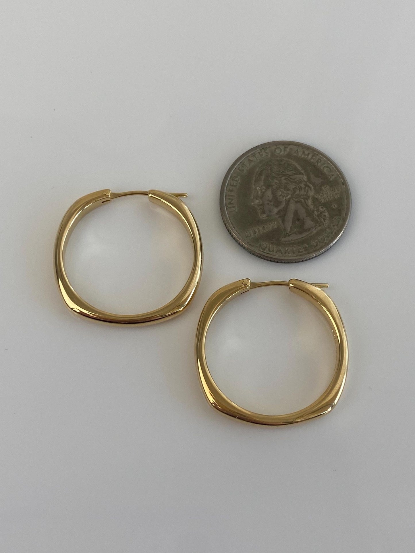 Tiffany & Co. Vintage Solid 18k Yellow Gold Square Cushion Hoop Earrings
