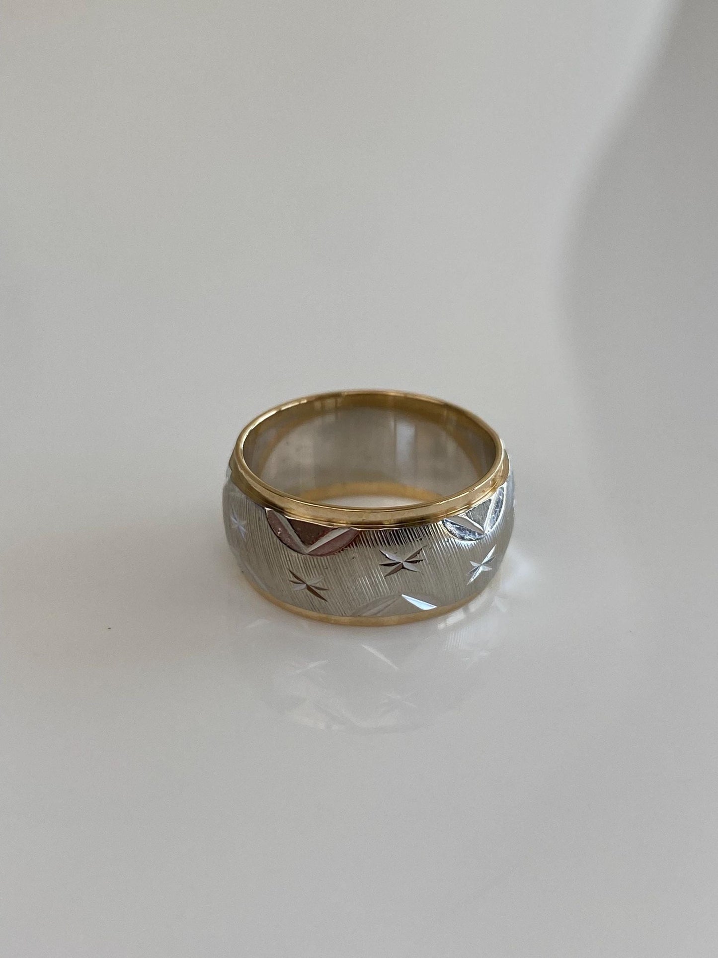 Vintage Solid 14k White & Yellow Gold Diamond Cut Ring Band - Size 4.5