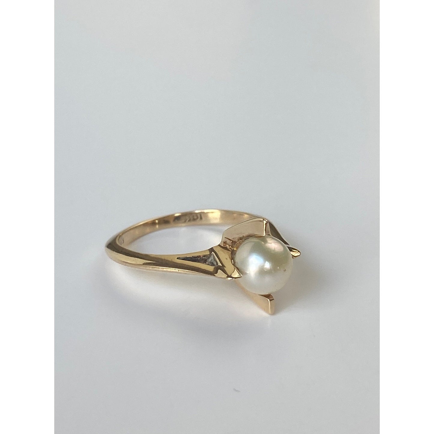 Vintage Solid 10k Yellow Gold Pearl Ring - Size 4.75