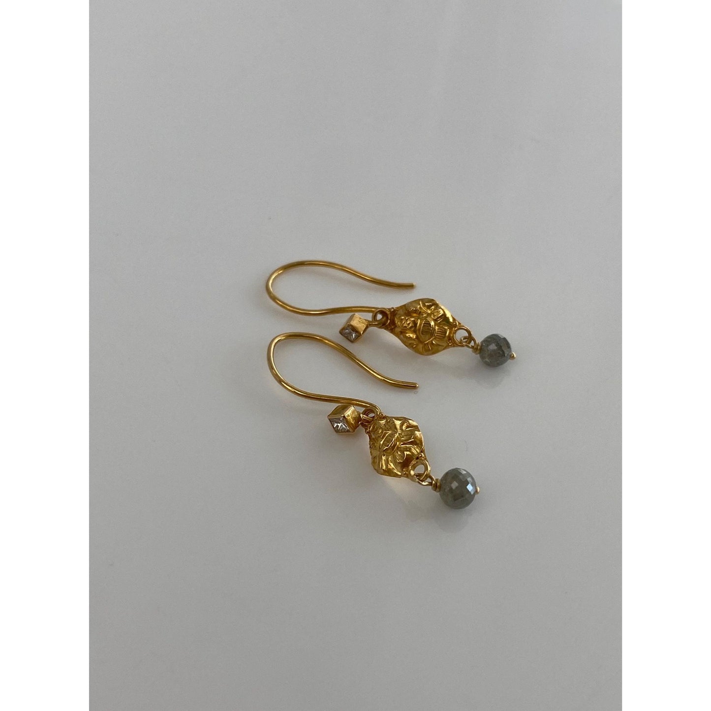 Vintage Solid 21k Yellow Gold Diamond Bead Clear Sapphire Earrings