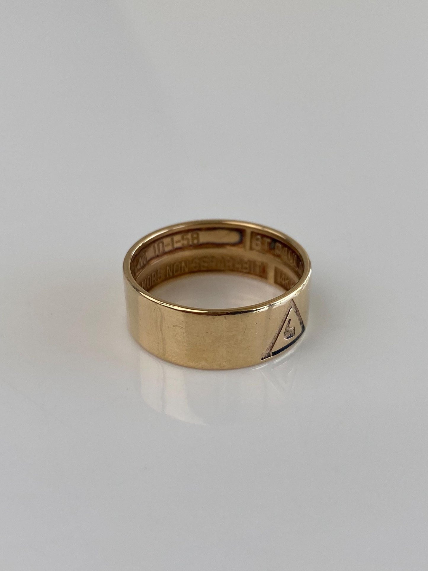 Vintage Solid 14k Yellow Gold Masonic St.Paul Minnesota Straight Edge Ring Band - Size 8.25