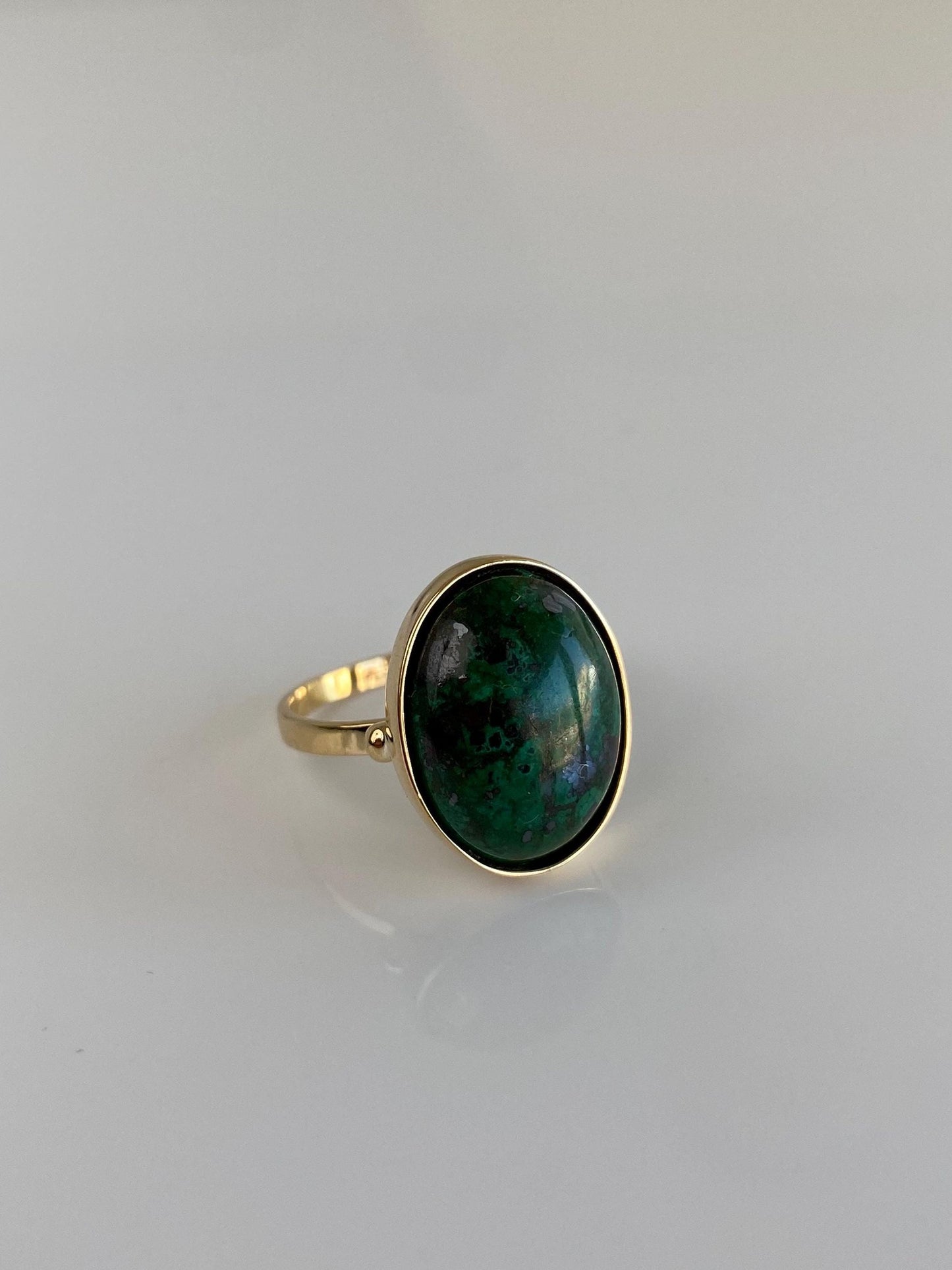 Vintage Solid 14k Yellow Gold Green Stone Ring - Size 6.5