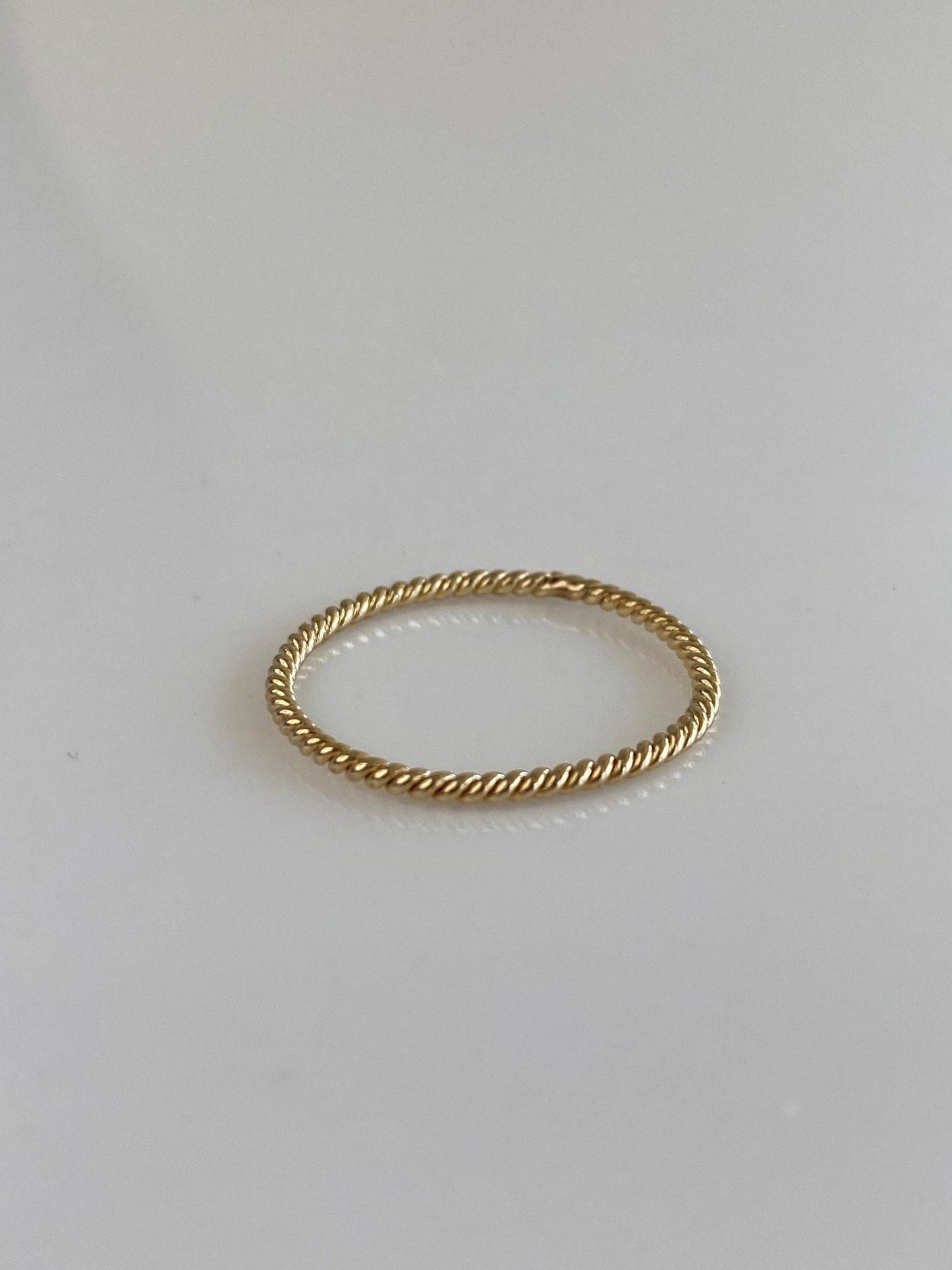Vintage Solid 14k Yellow Gold Twist Wire Ring Band - Size 7.5