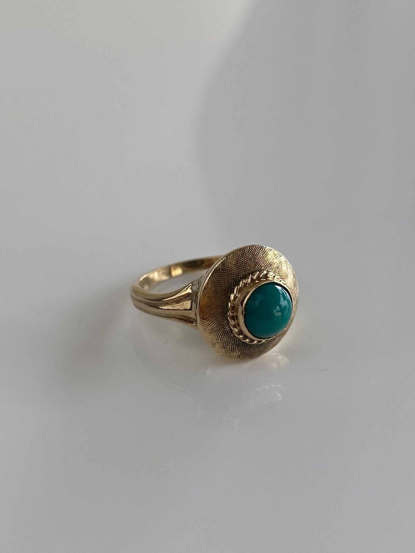 Vintage 9k Yellow Gold Turquoise Ring - Size 3.75