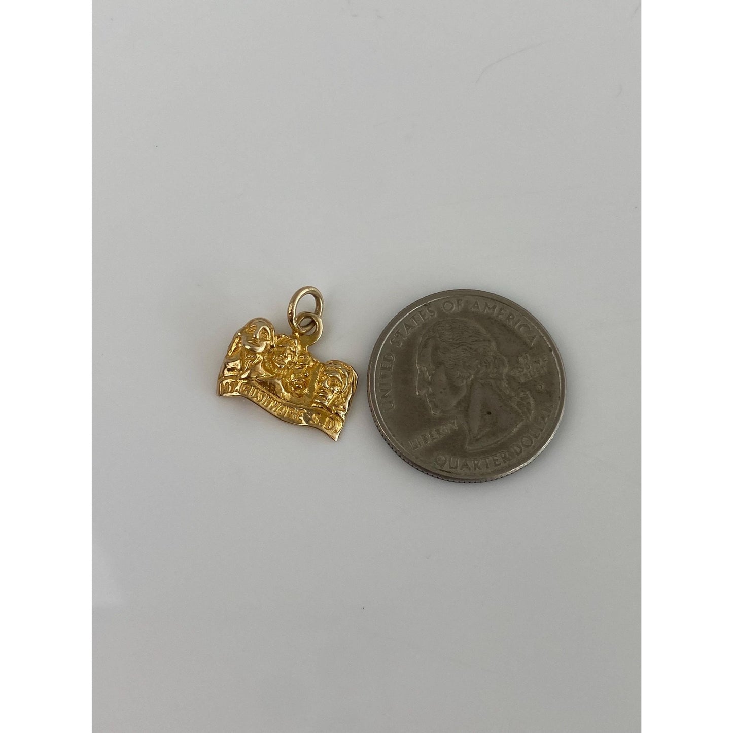 Vintage Solid 10k Black Hills Gold Mt. Rushmore Charm