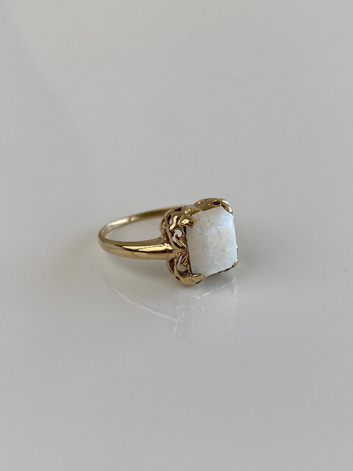 Vintage Solid 10k Yellow Gold Opal Ring - Size 4