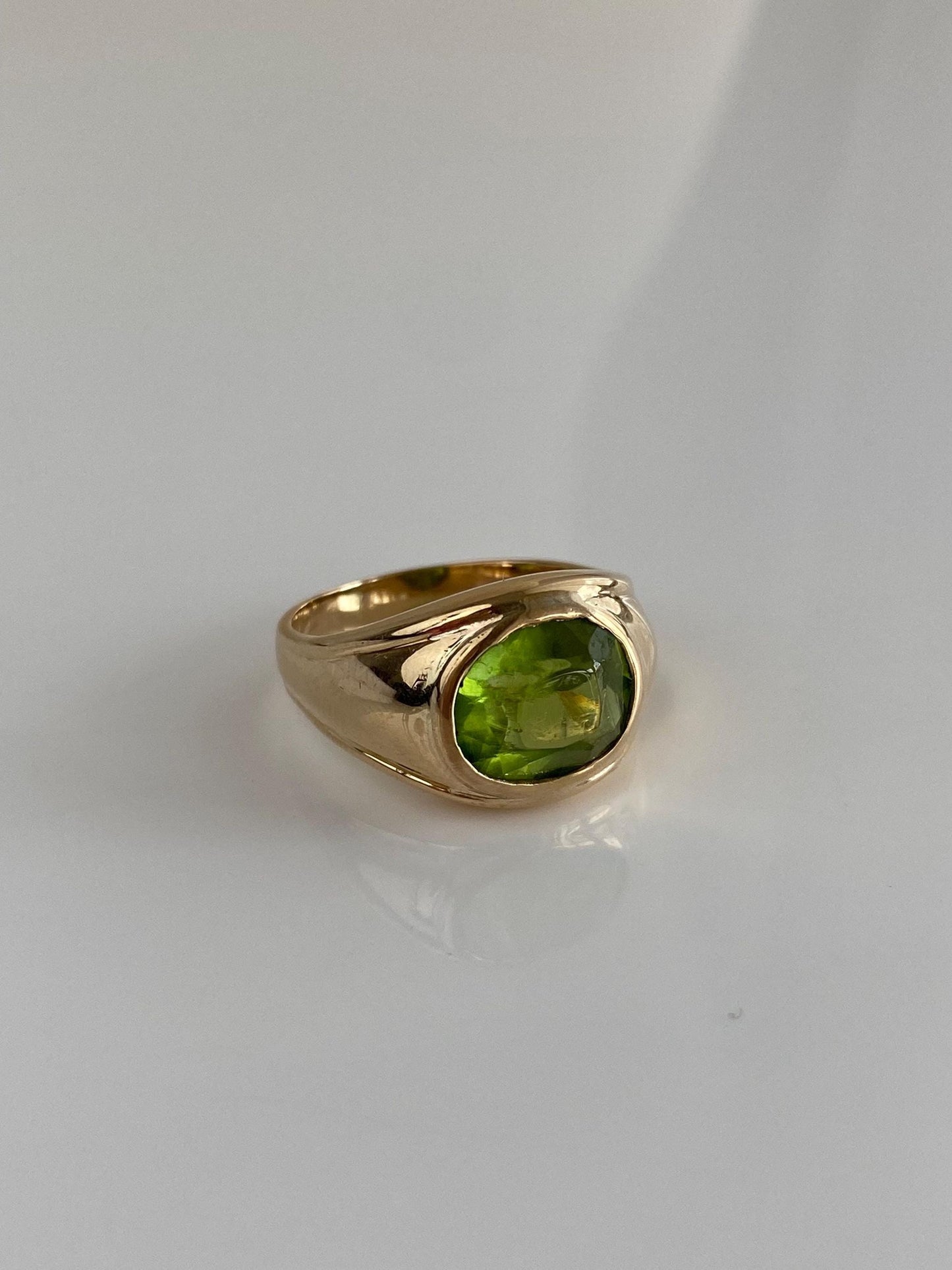 Vintage Solid 14k Yellow Gold Peridot Row Ring - Size 7.25