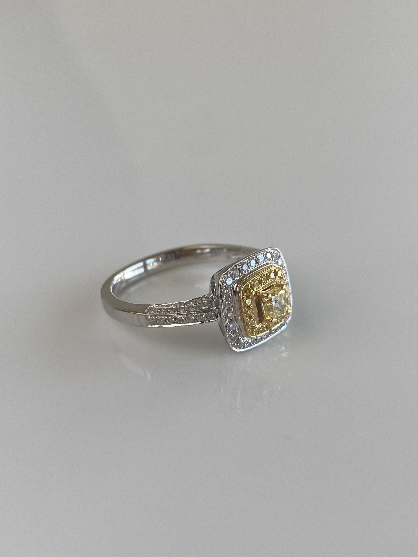 Vintage Solid 14k White Gold Yellow & Clear Diamonds Ring - Size 7