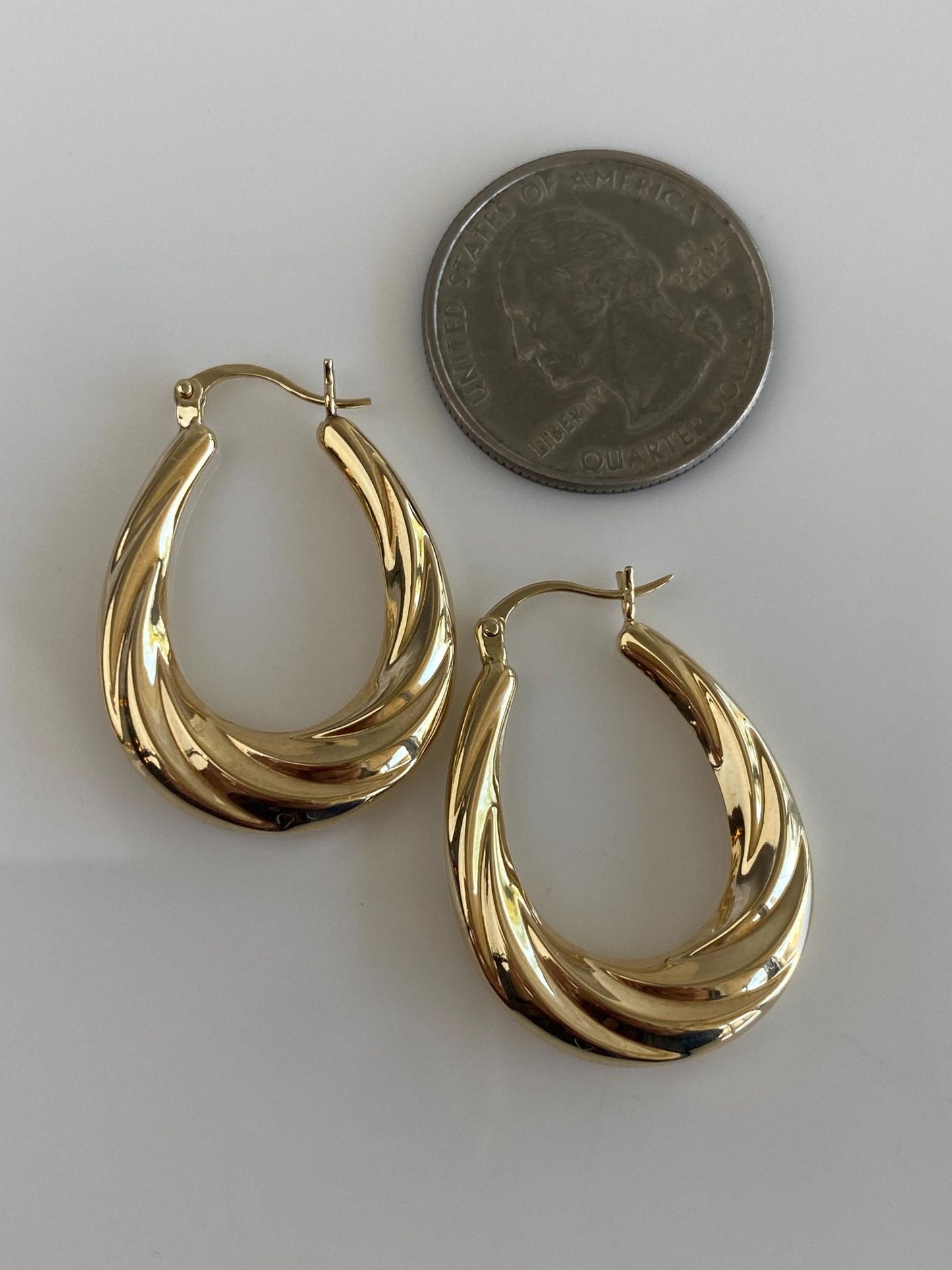 Vintage 14k Yellow Gold Twist Design Oval Hoop Earrings