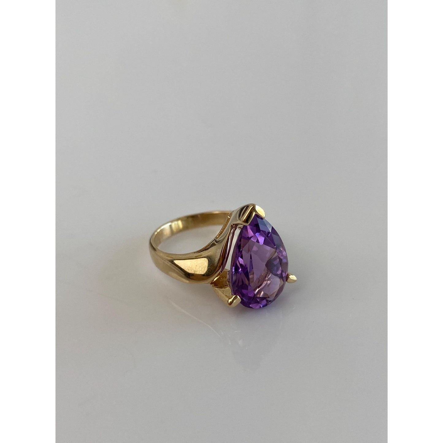 Vintage Solid 14k Yellow Gold Amethyst Teardrop Ring - Size 5.25