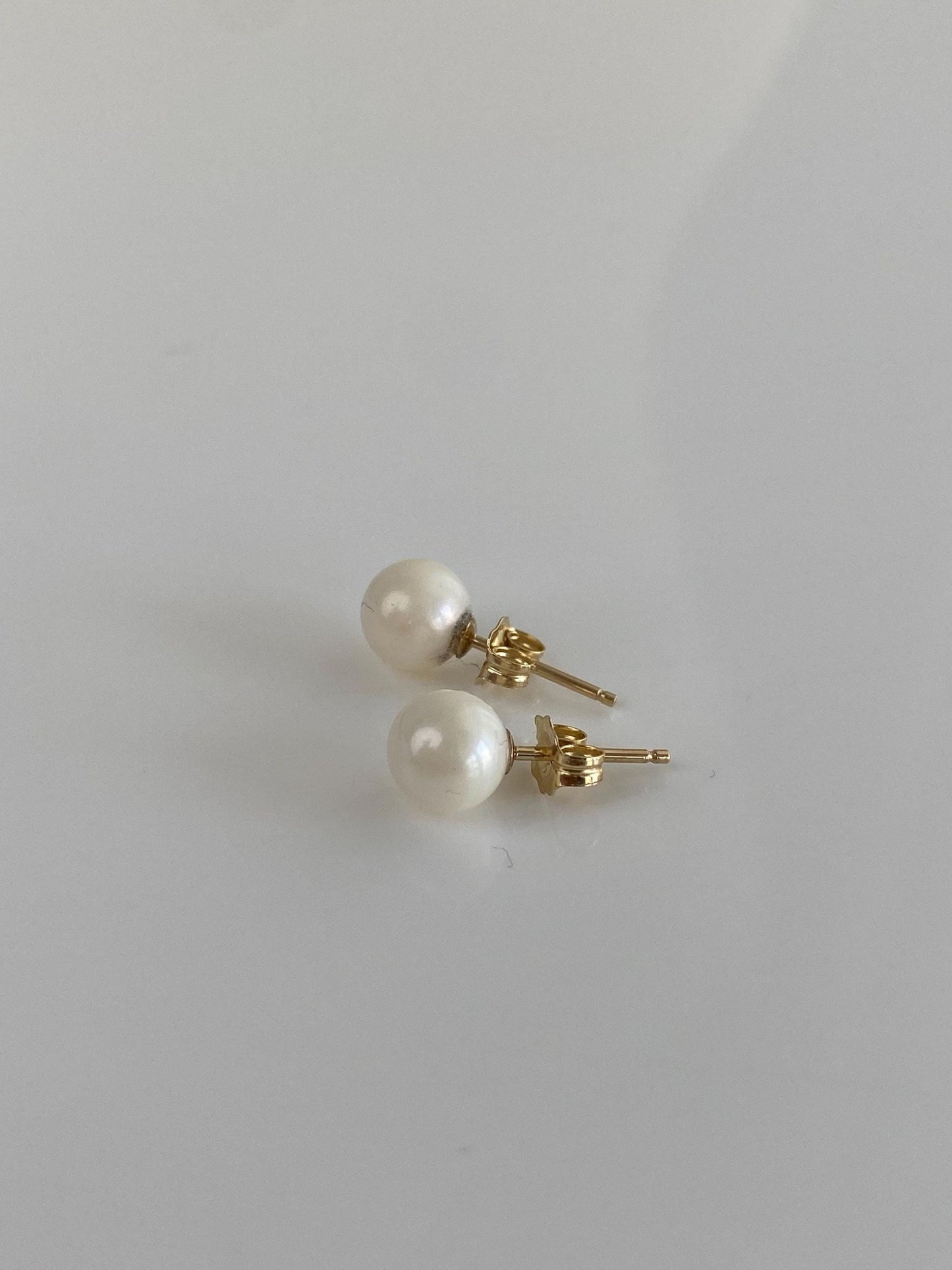 Vintage Solid 14k Yellow Gold Pearl Stud Earrings