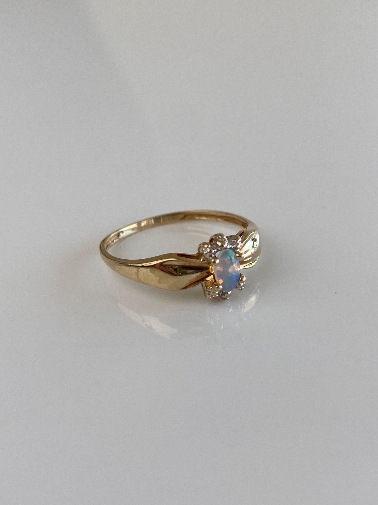Vintage Solid 10k Yellow Gold Opal Ring - Size 6.75