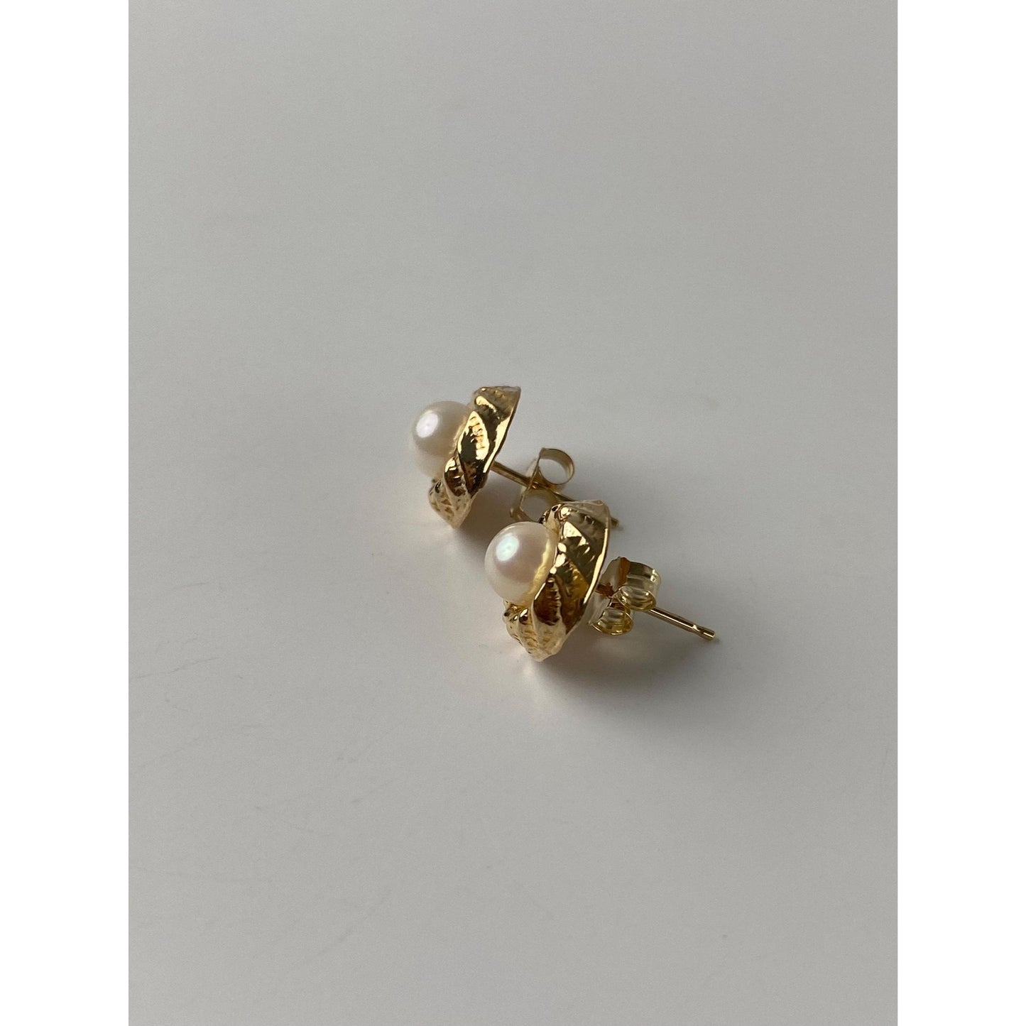 Vintage Solid 14k Yellow Gold Pearl Stud Earrings