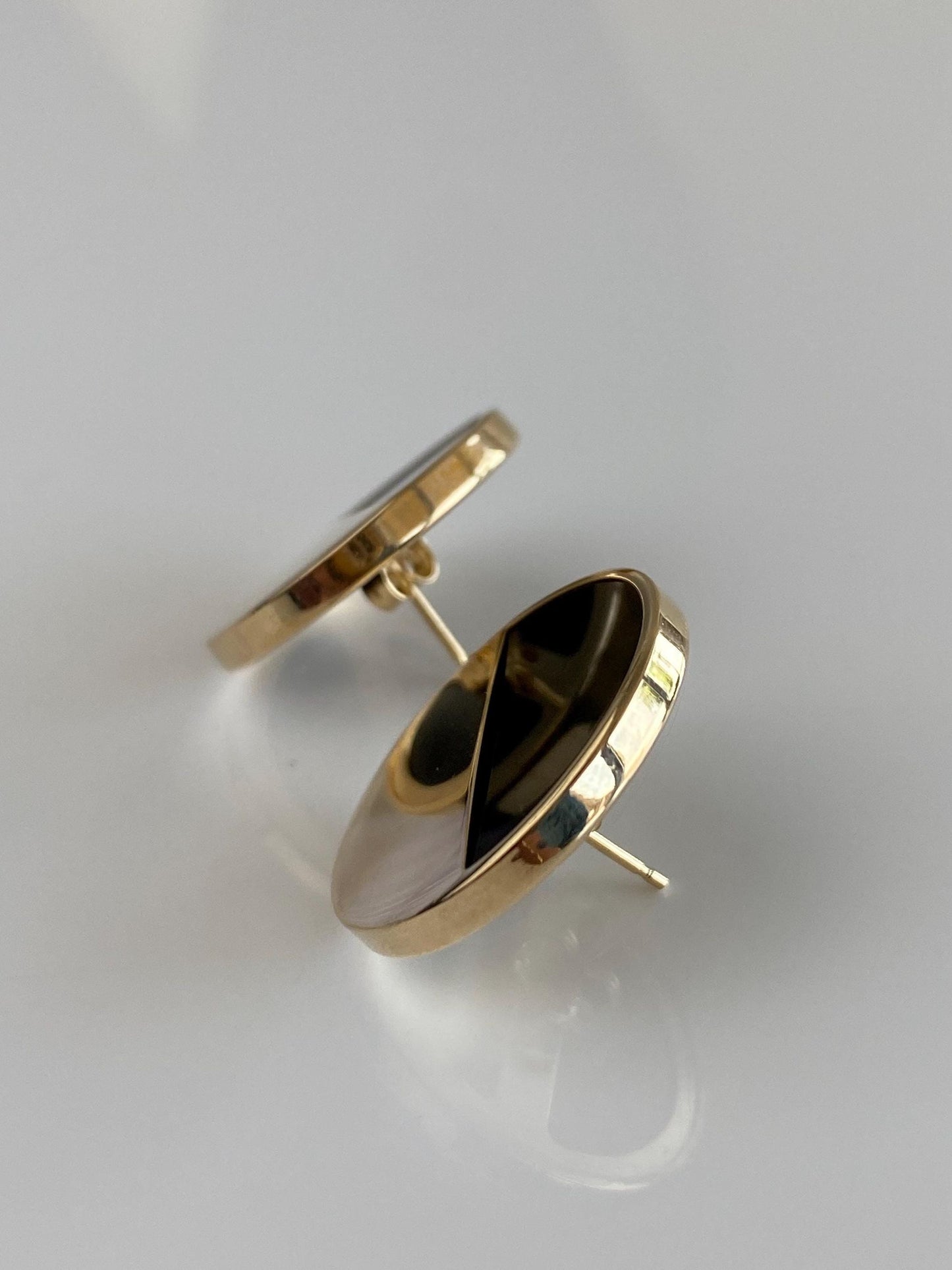 Vintage Solid 14k Yellow Gold Black Onyx Stud Earrings