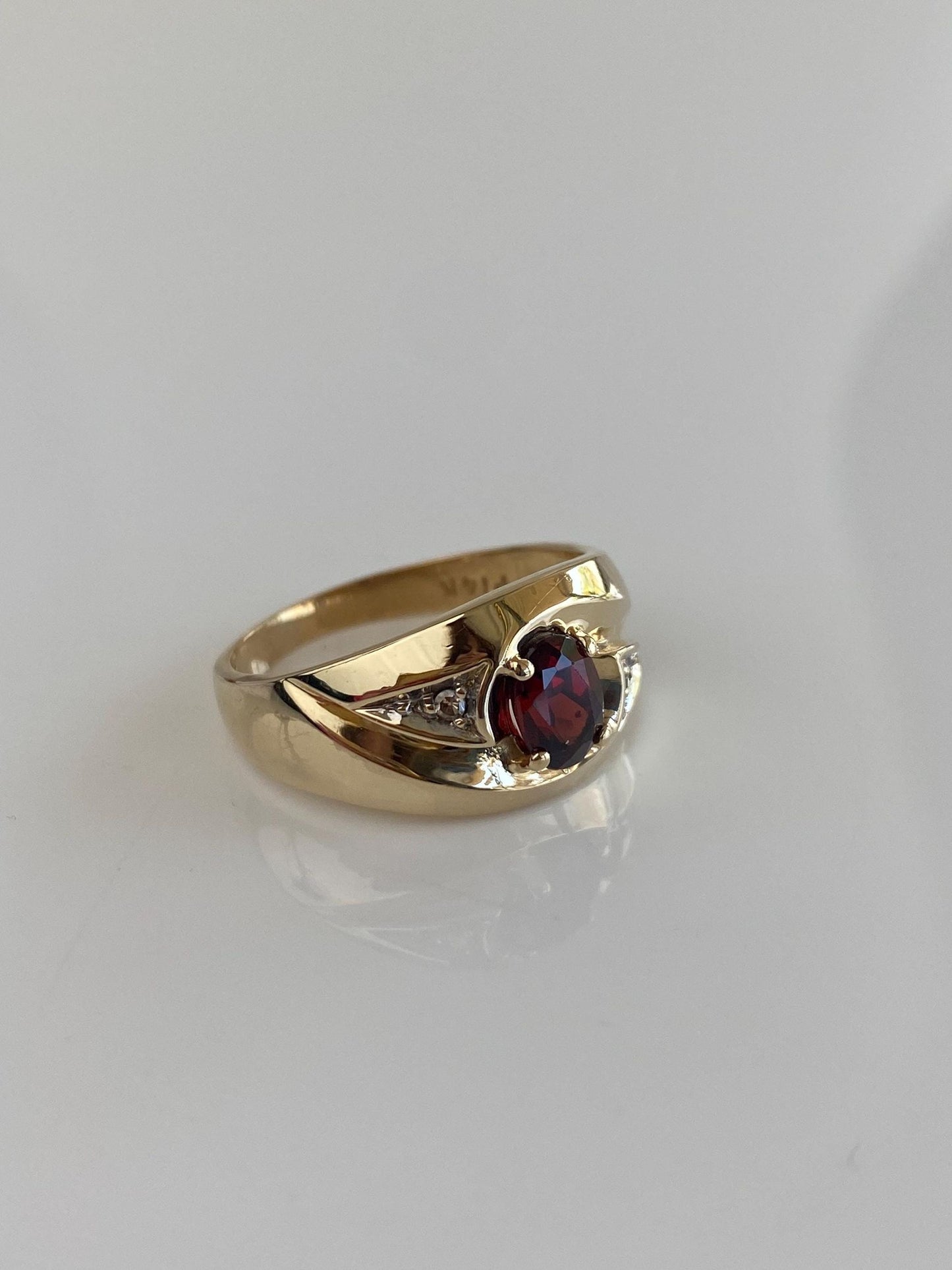 Vintage Solid 14k Yellow Gold Garnet Diamond Ring Band - Size 9.5