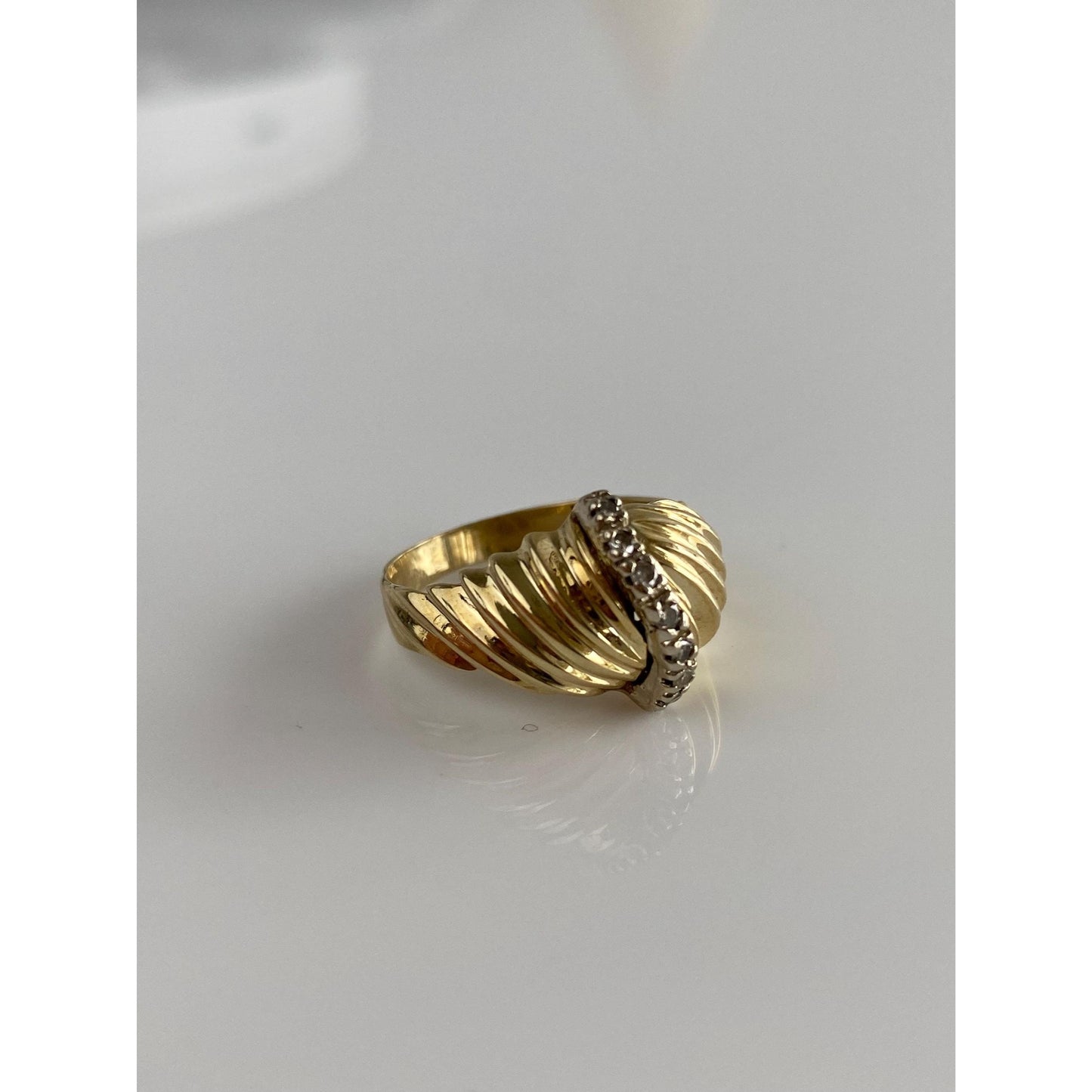 Solid 14k Yellow Gold Diamond Scalloped Ring - Size 5.25