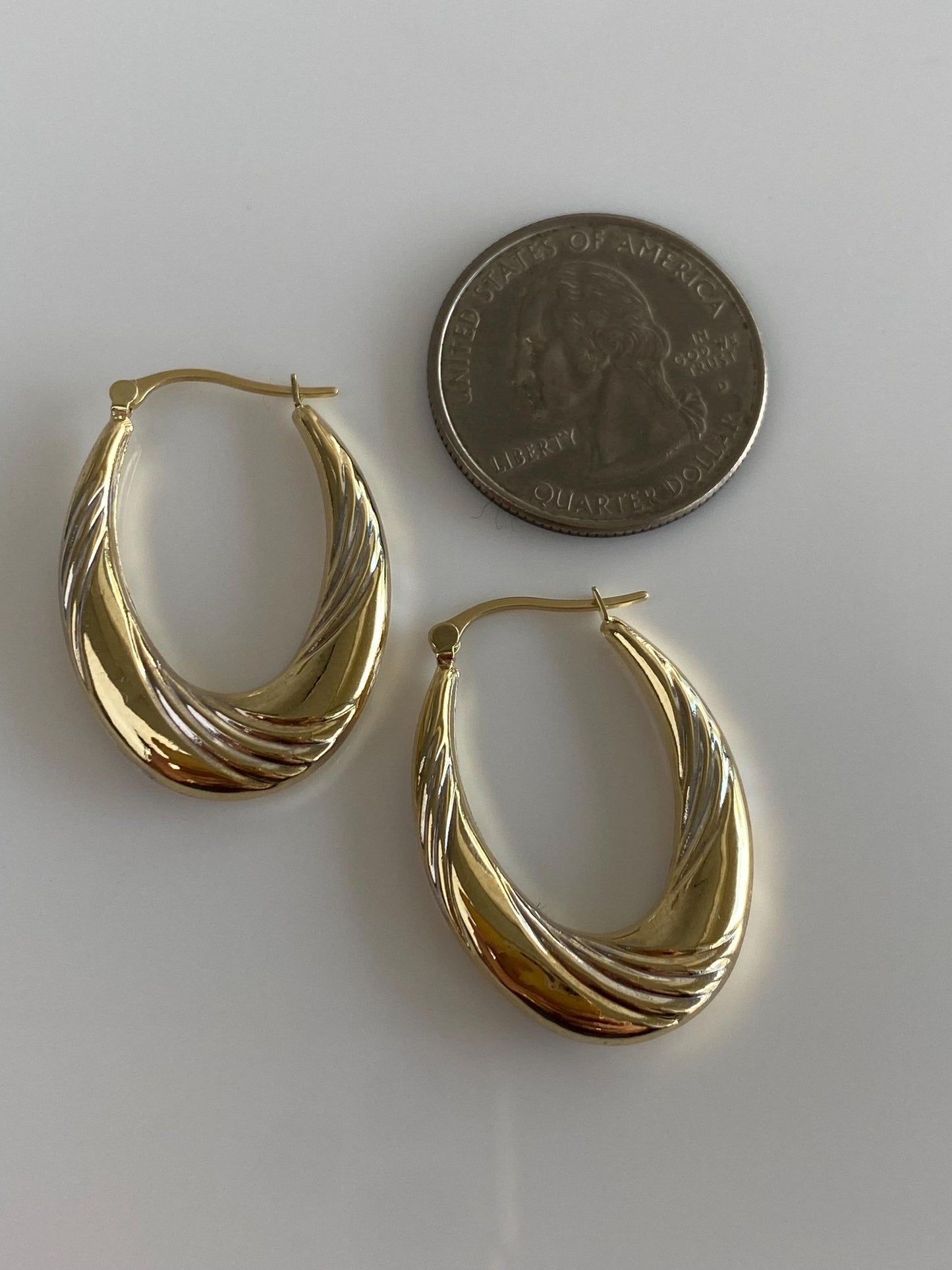 Vintage 14k White & Yellow Gold Scalloped Design Hoop Earrings