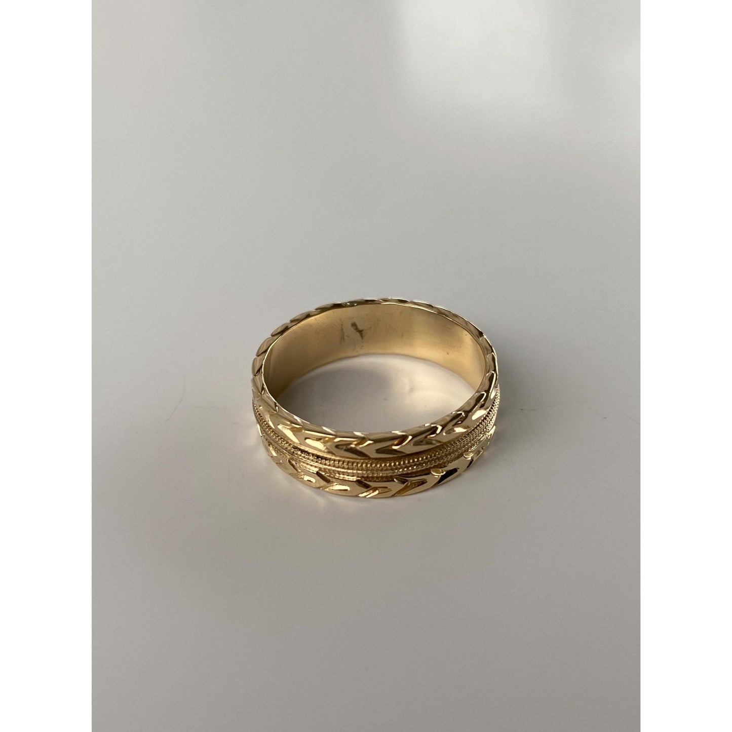 Vintage Solid 14k Yellow Gold Arrow Pattern Ring Band - Size 7.25