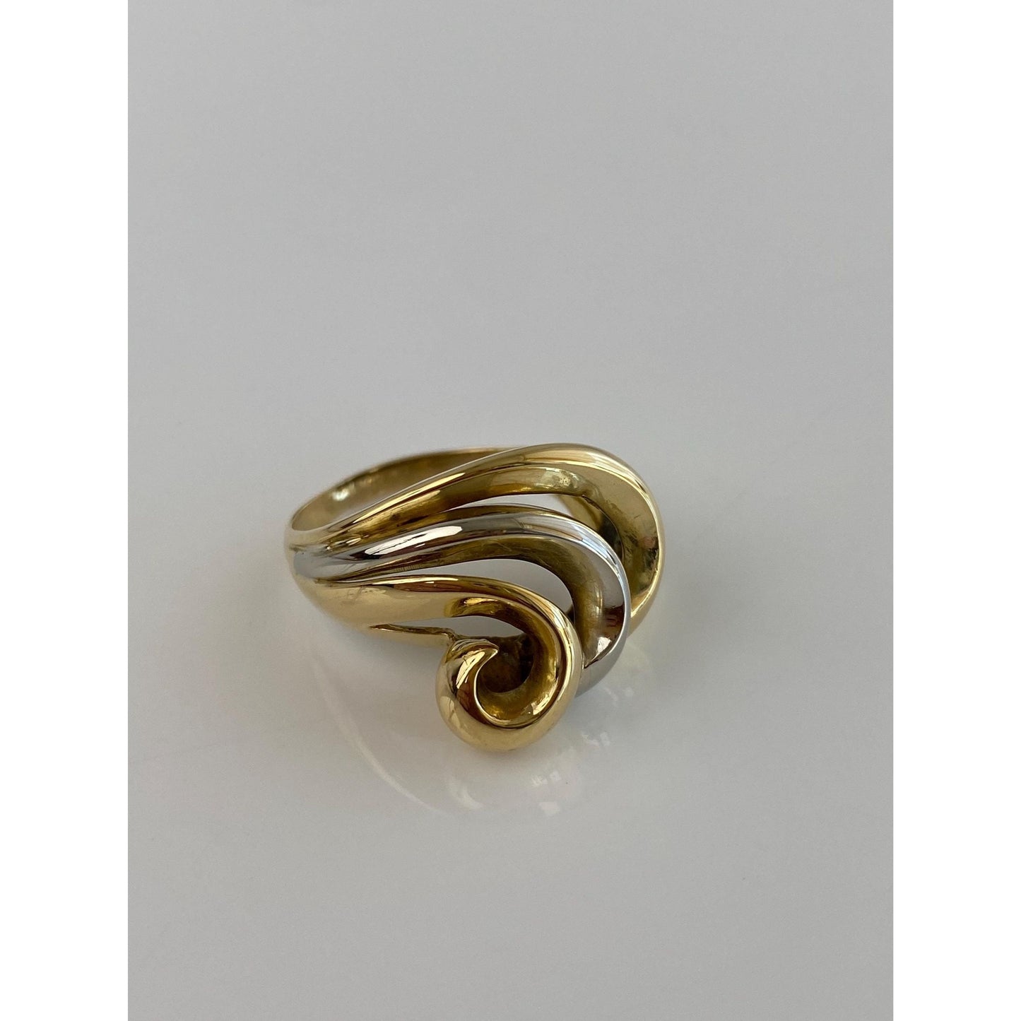 Vintage Solid 18k White & Yellow Gold Wave Ring Band - Size 7.75