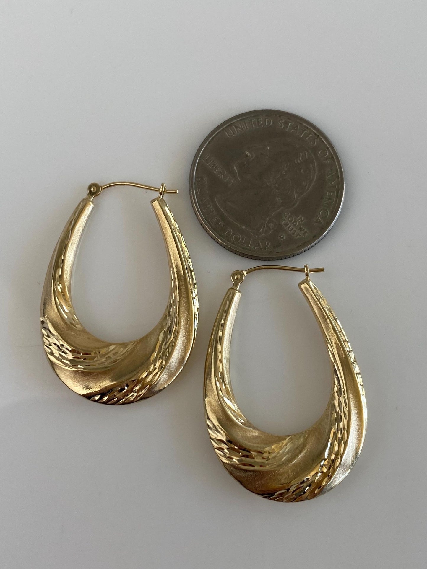 Vintage 14k Yellow Gold Designed Tapered Oval Hoop Earrings