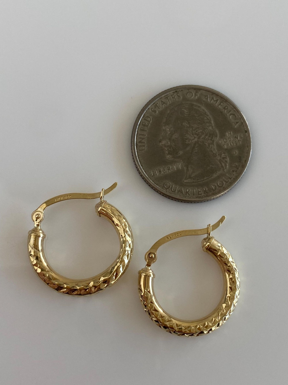 Vintage 10k Yellow Gold Diamond Cut Hoop Earrings