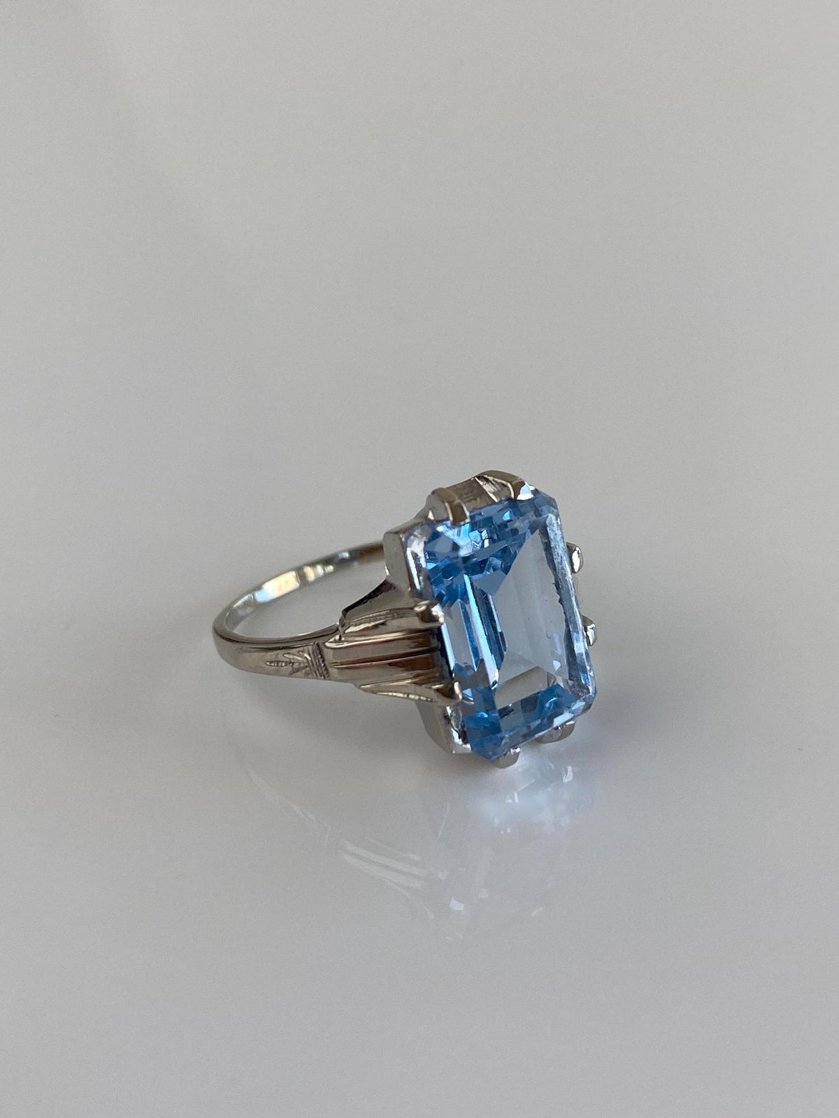 Vintage Solid 14k White Gold Light Blue Spinel Ring - Size 6.5