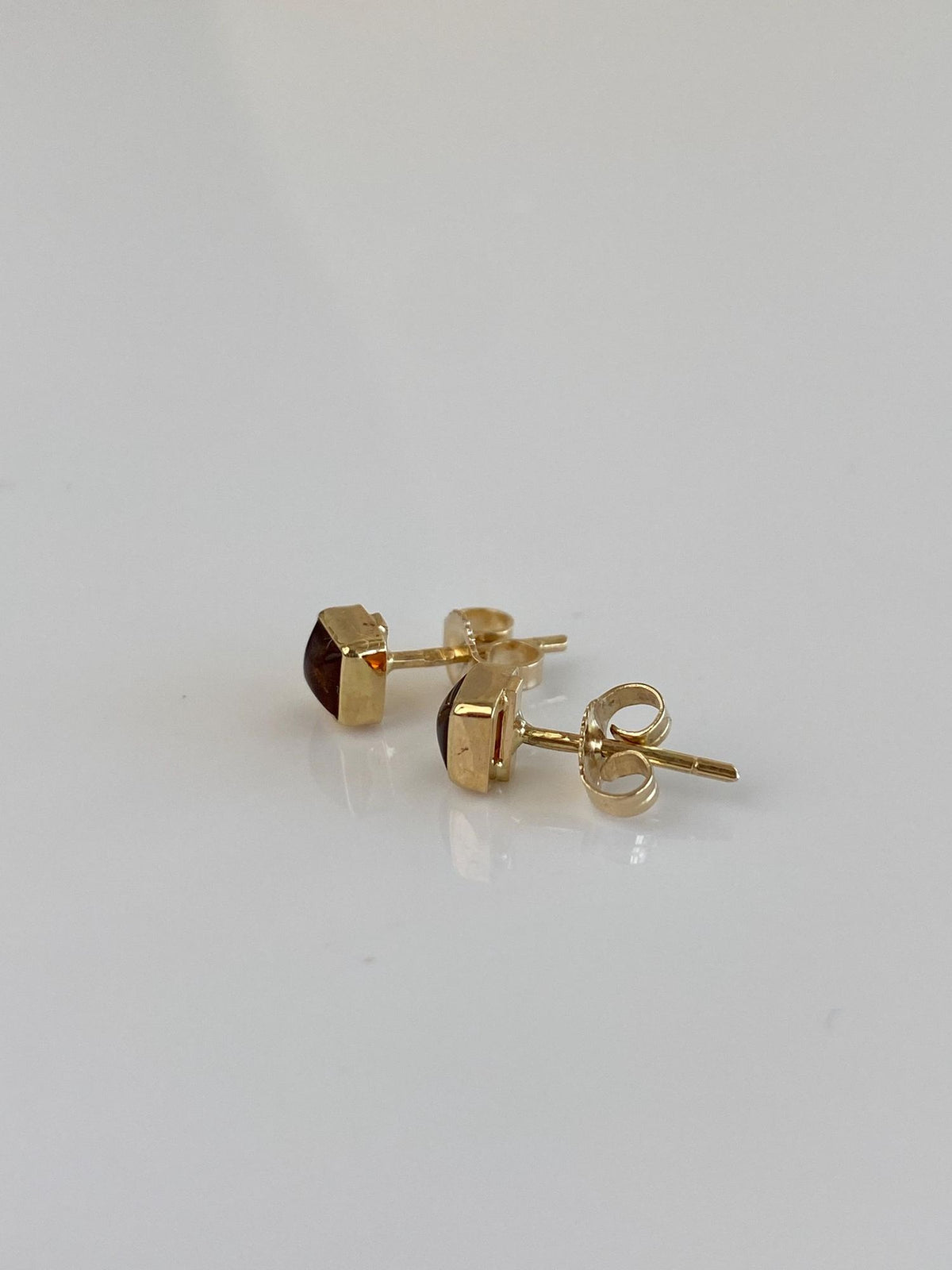 Vintage Solid 14k Yellow Gold Baltic Amber Cabochon Stud Earrings