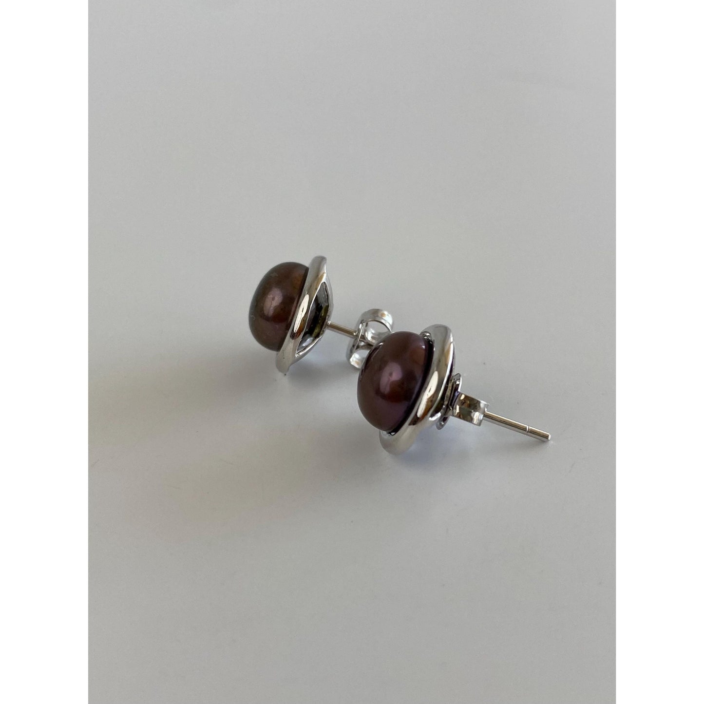 Vintage Solid 14k White Gold Purple Peacock Pearl Stud Earrings