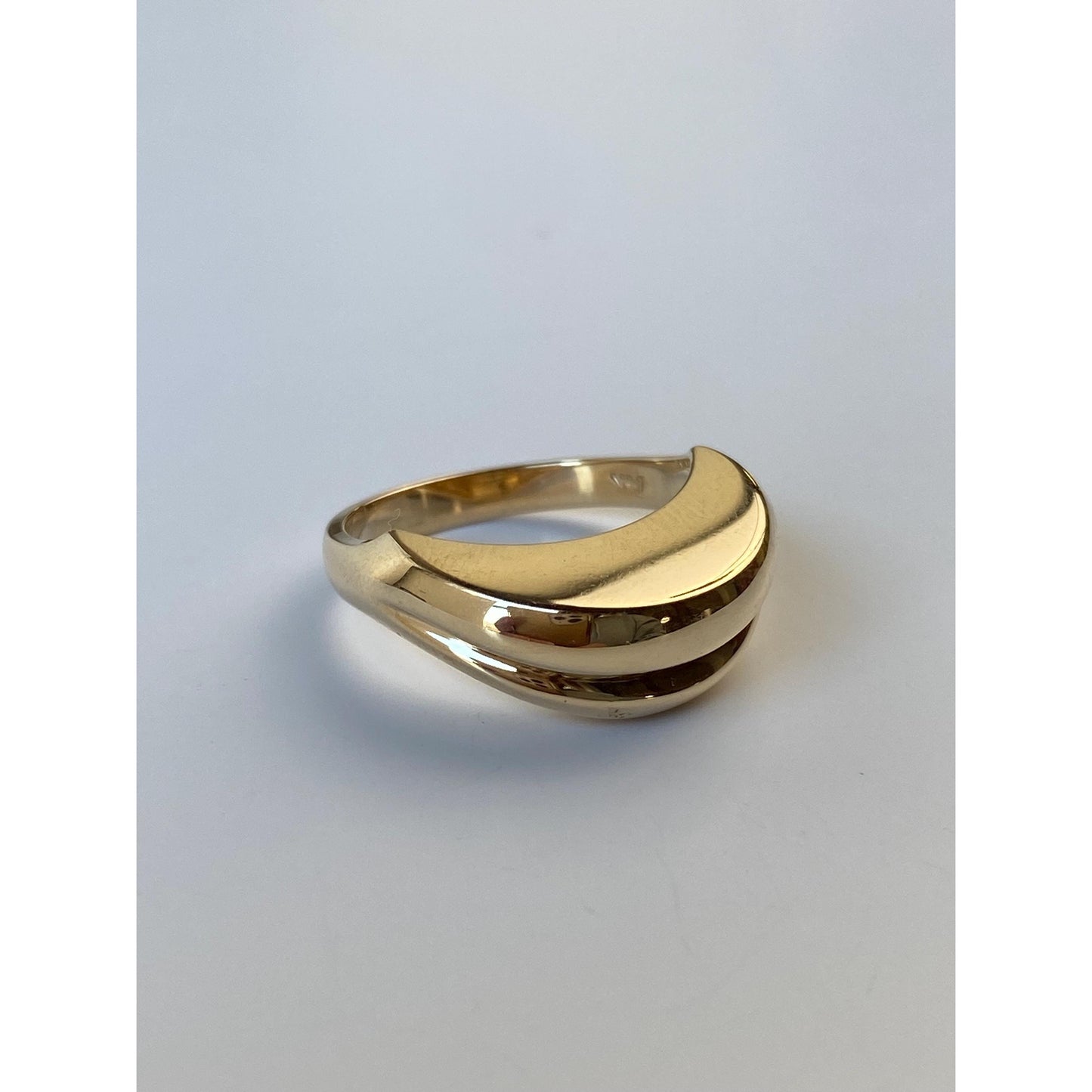 Vintage Solid 14k Yellow Gold Wavy Ring - Size 6.5