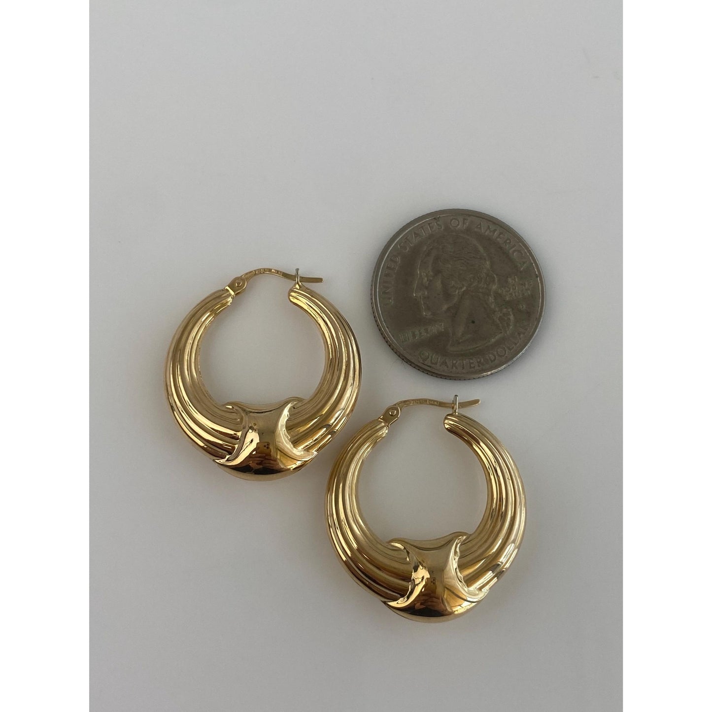 Vintage 14k Yellow Gold Lined Design Hoop Earrings
