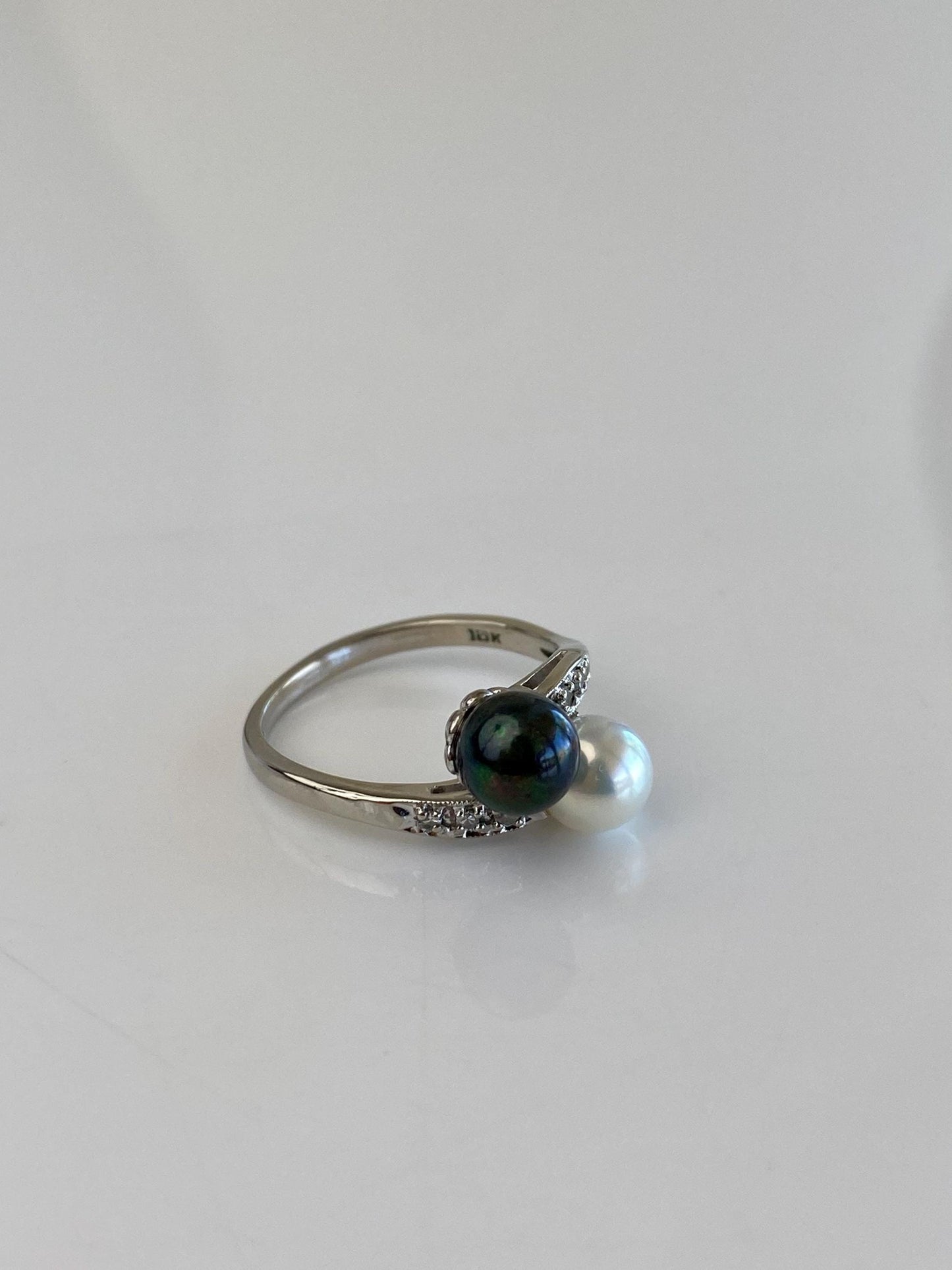 Vintage Solid 10k White Gold Diamonds White & Peacock Pearl Ring - Size 7