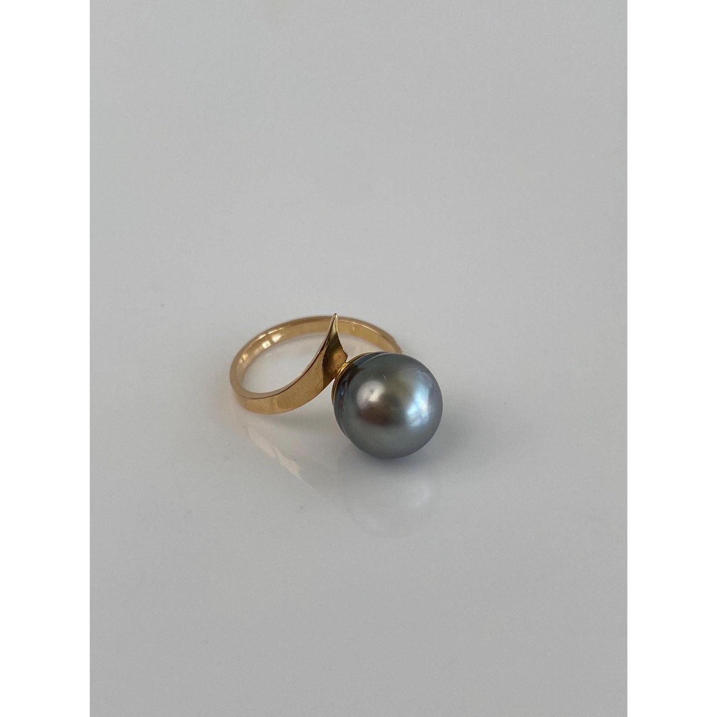 Vintage Solid 18k Yellow Gold Tahitian Pearl Ring - Size 5.25