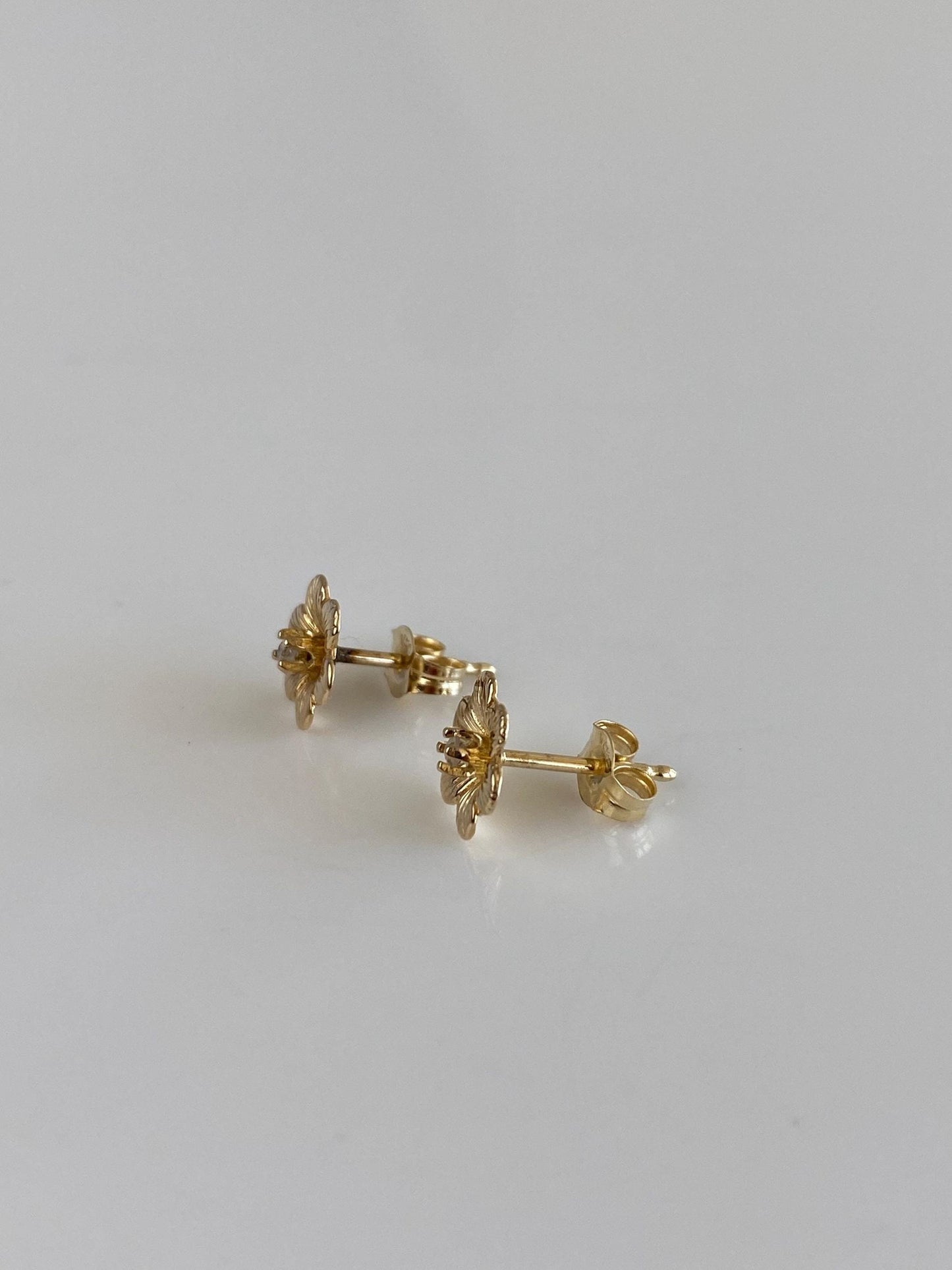 Vintage Solid 14k Yellow Gold Diamond Flower Stud Earrings