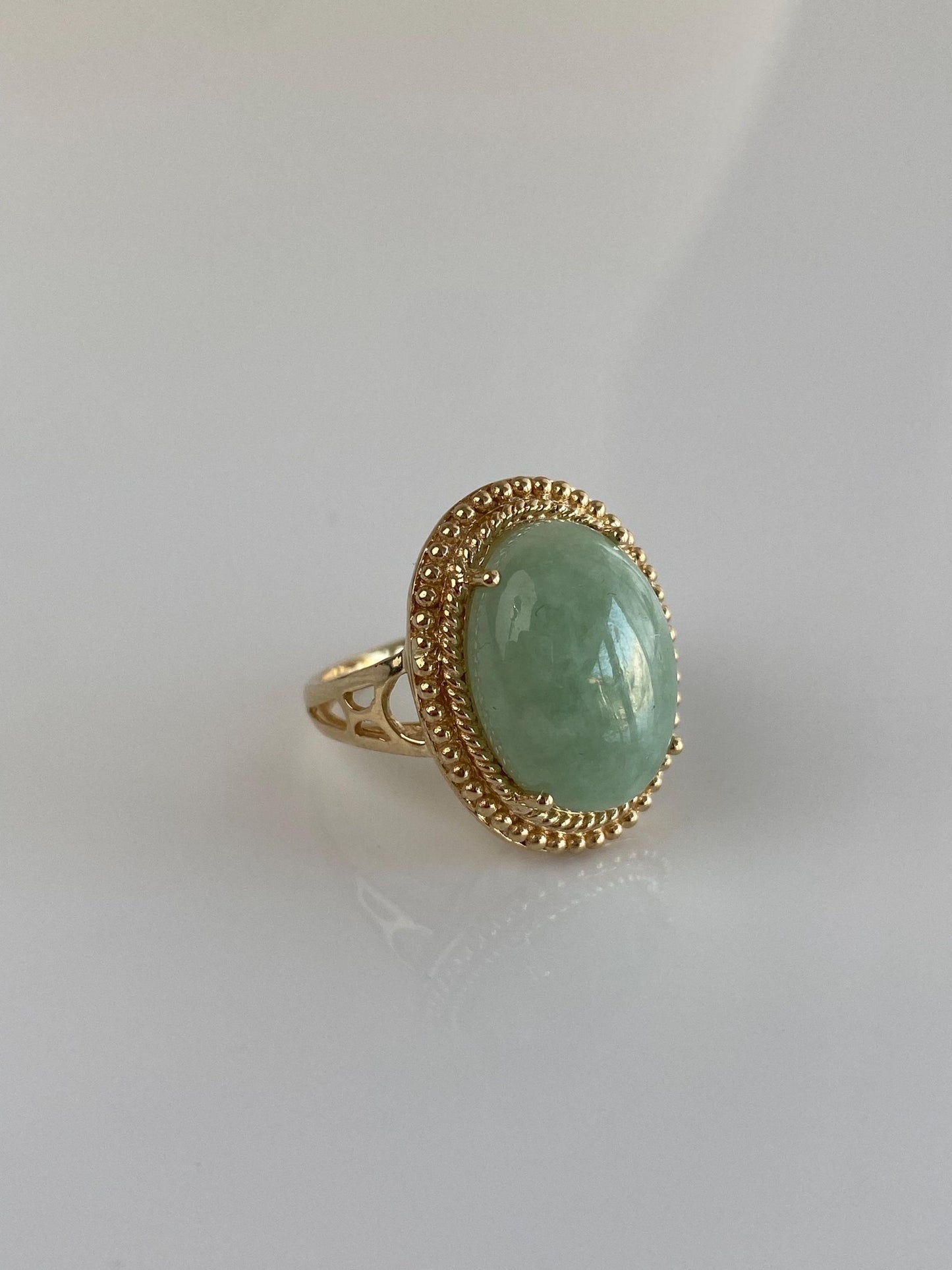 Vintage Solid 14k Yellow Gold Jade Ring - Size 4.75