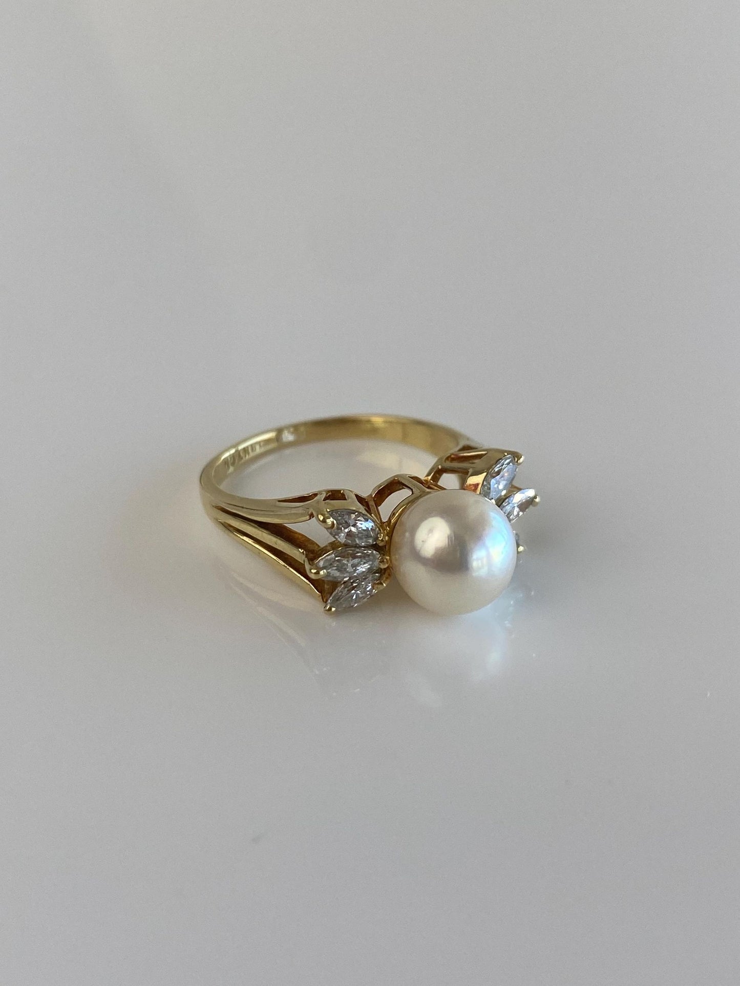 Vintage Solid 18k Yellow Gold Pearl Diamonds Ring - Size 6