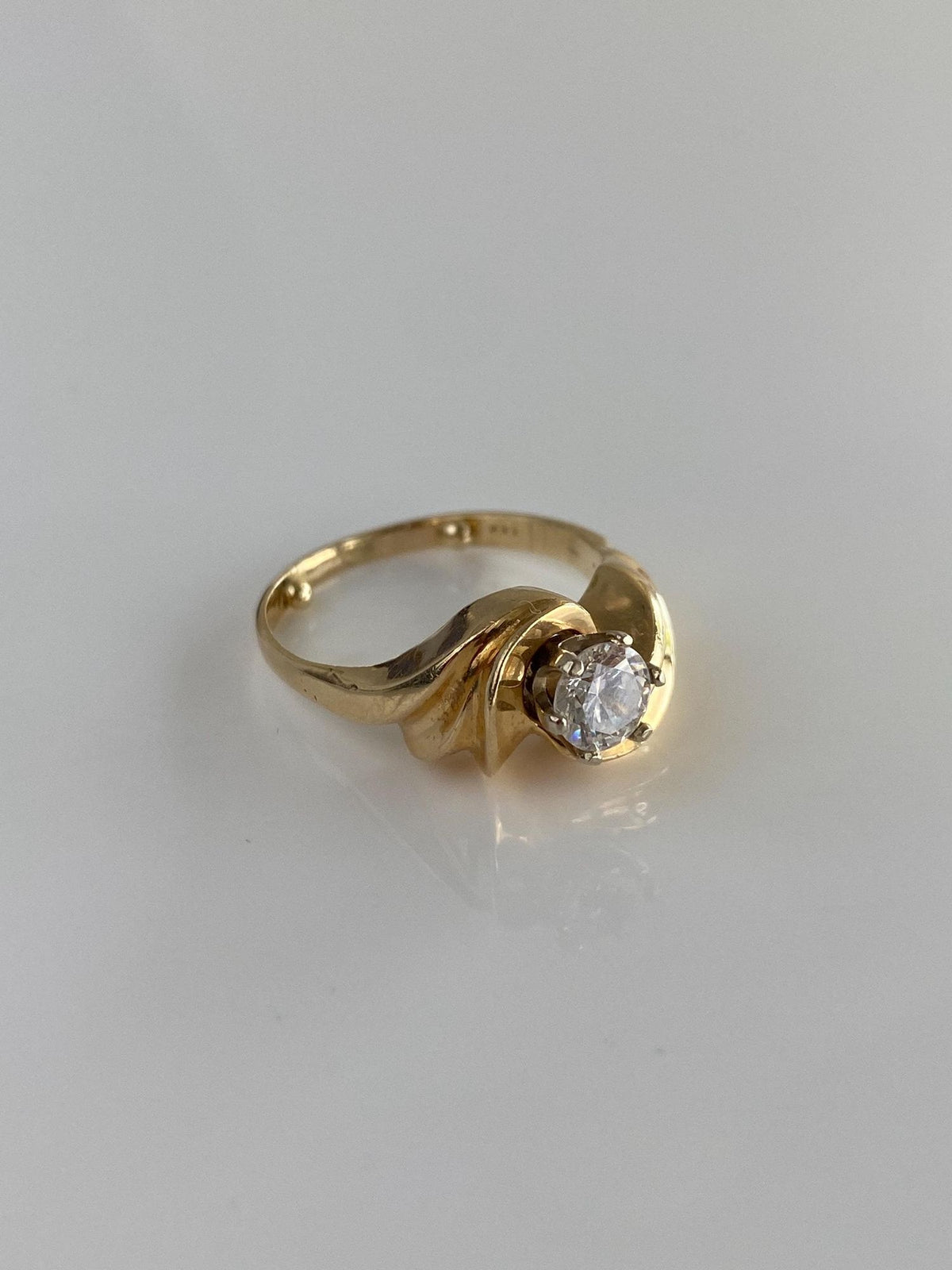 Vintage Solid 14k Yellow Gold Clear Quartz Twist Ring - Size 8.25
